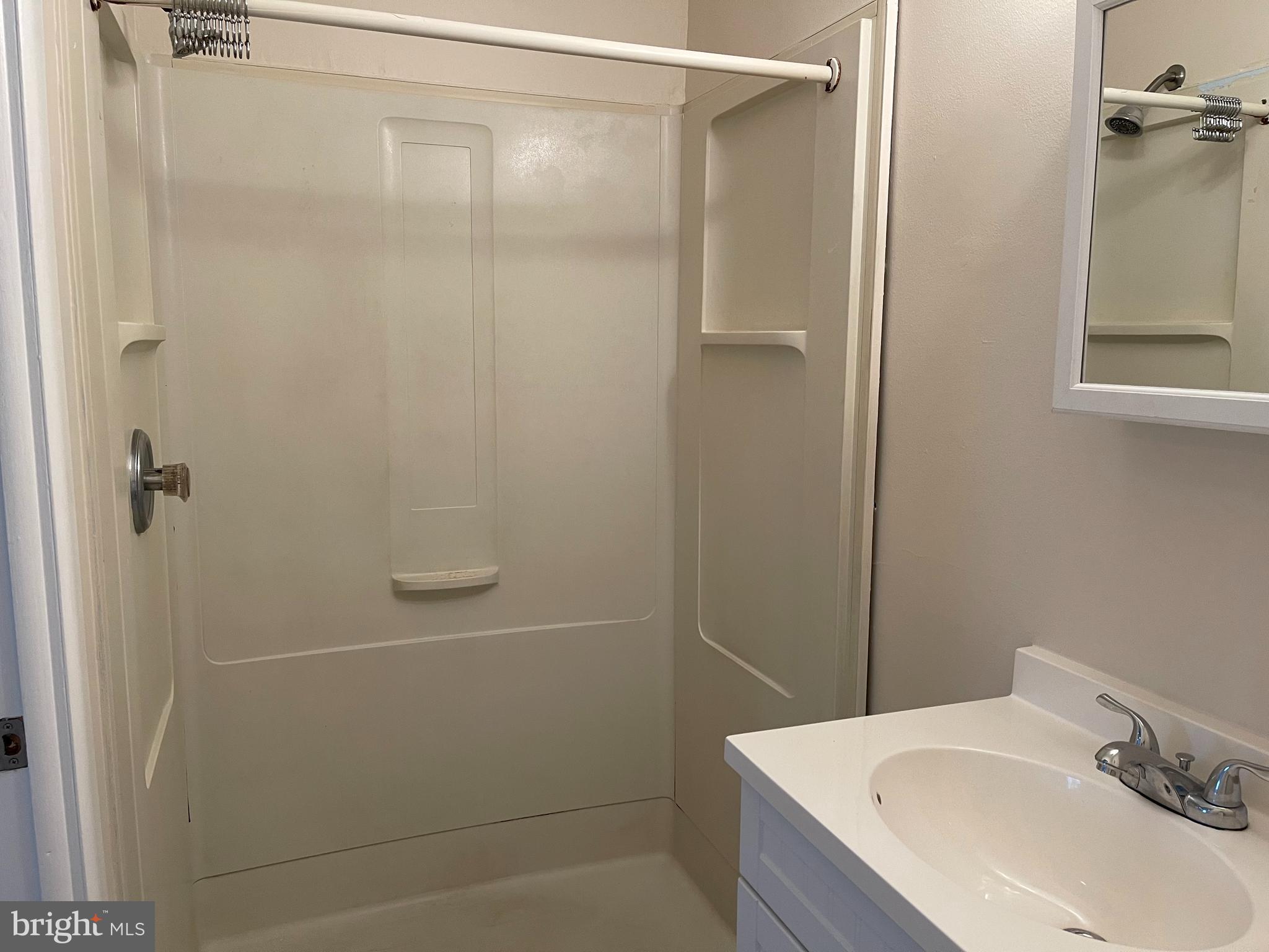 ABINGTON WOODS - Residential Lease