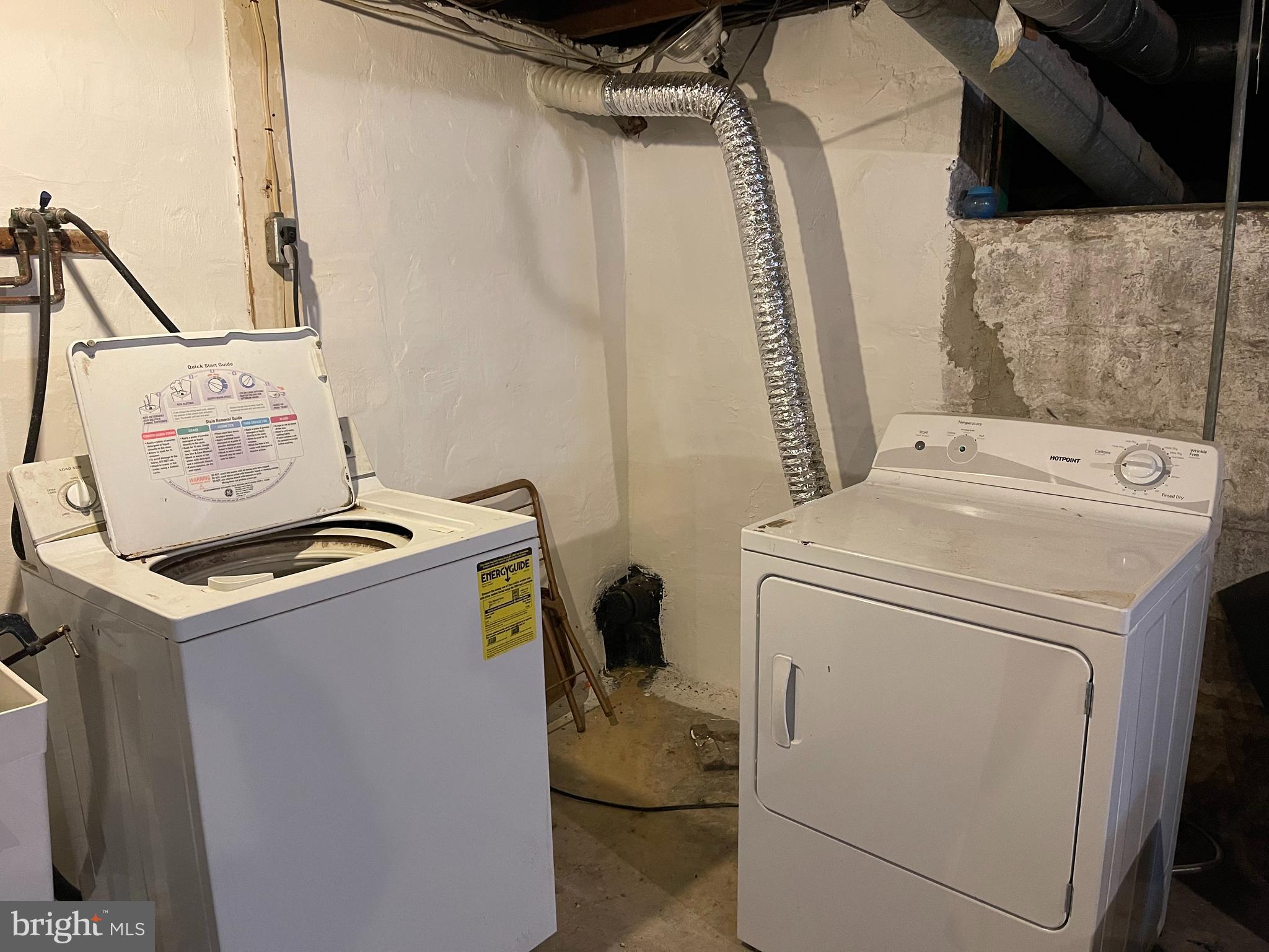 ABINGTON WOODS - Residential Lease