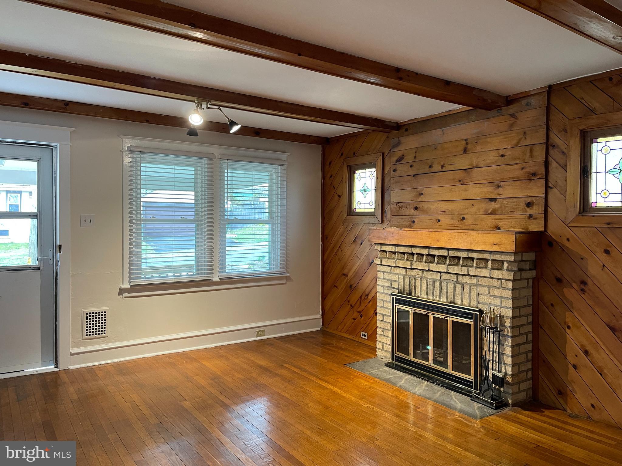 ABINGTON WOODS - Residential Lease