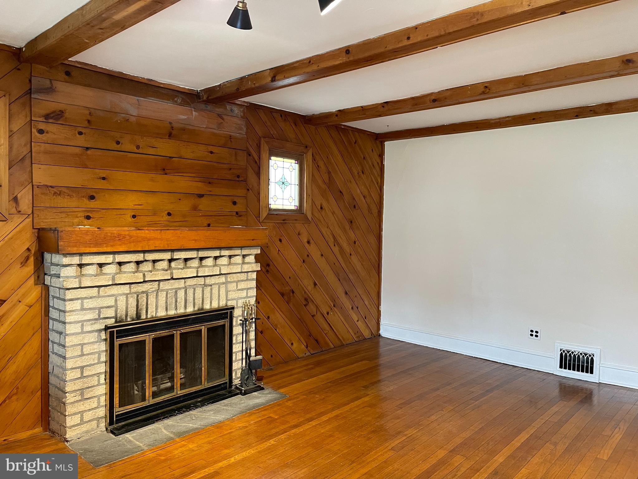 ABINGTON WOODS - Residential Lease