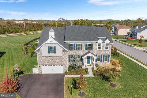 Homes For Sale - 10 Unison Drive<br/> MALVERN, PA 19355