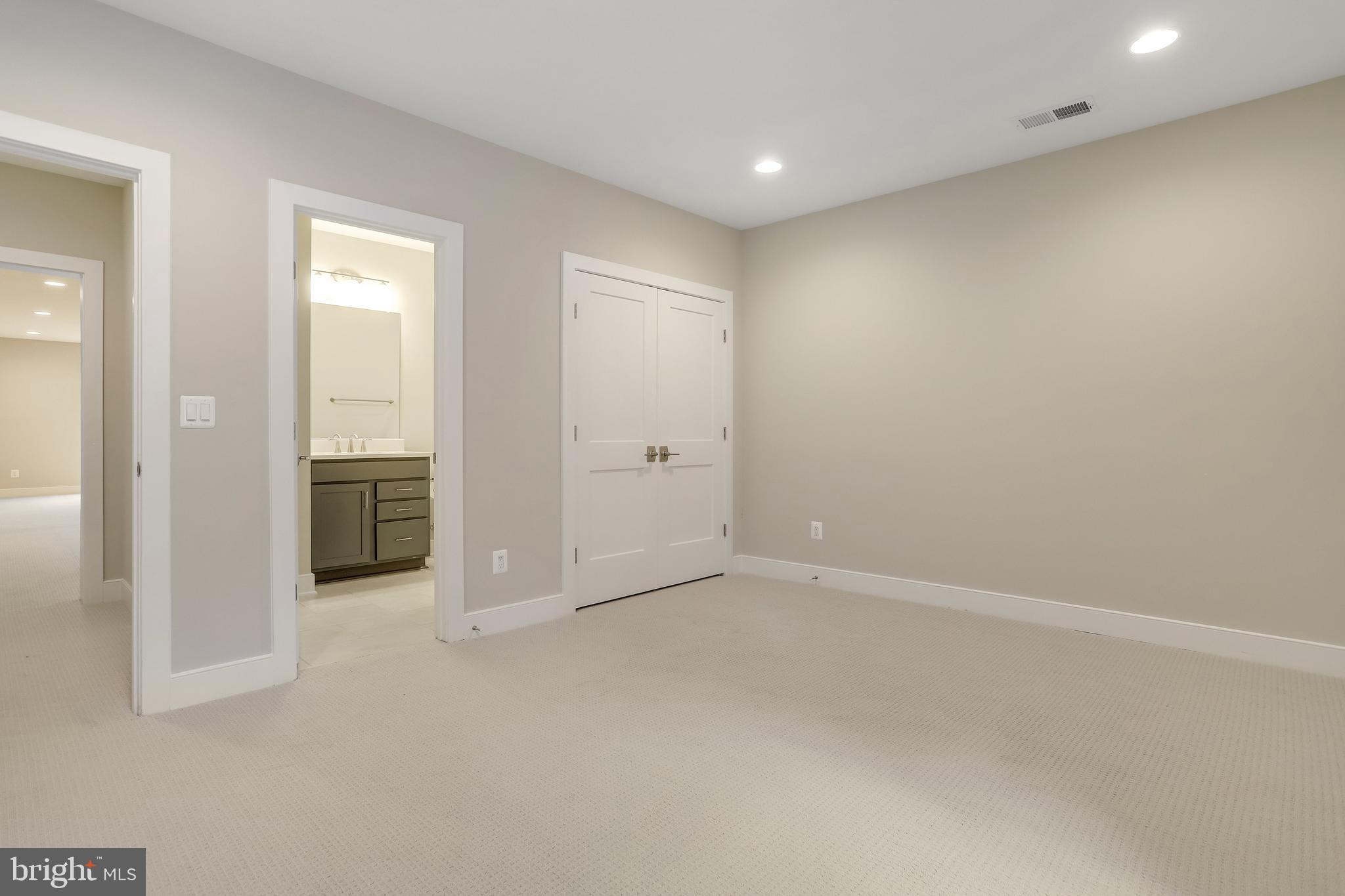 STONEWALL MANOR - Residential