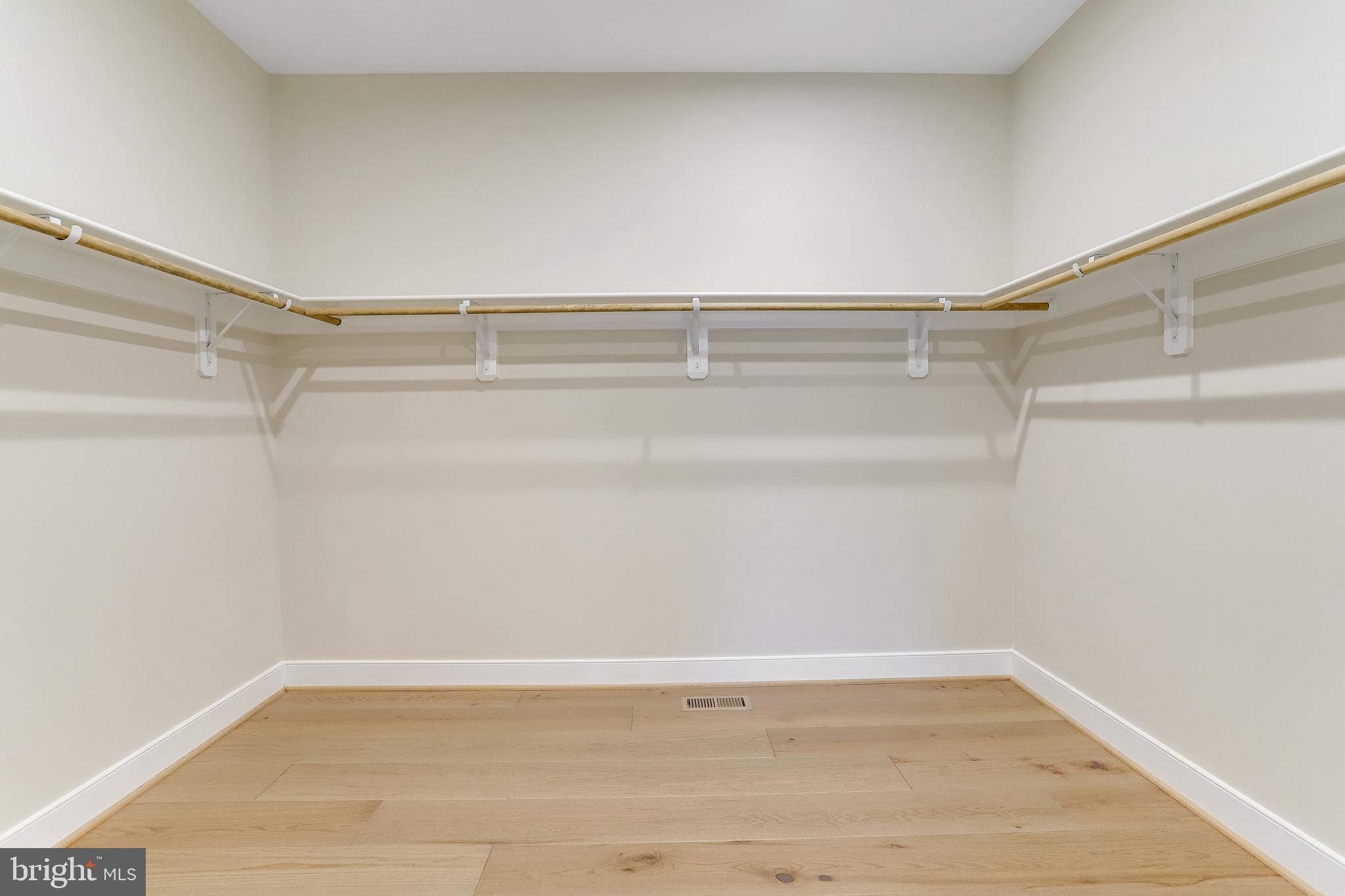 STONEWALL MANOR - Residential