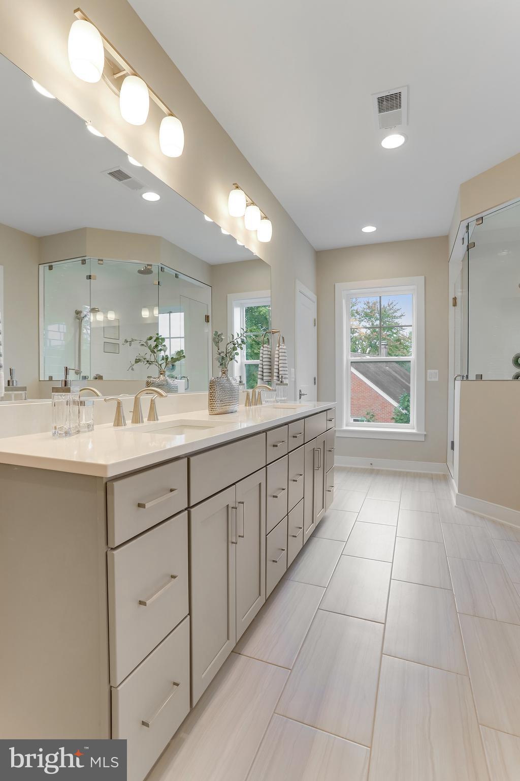 STONEWALL MANOR - Residential