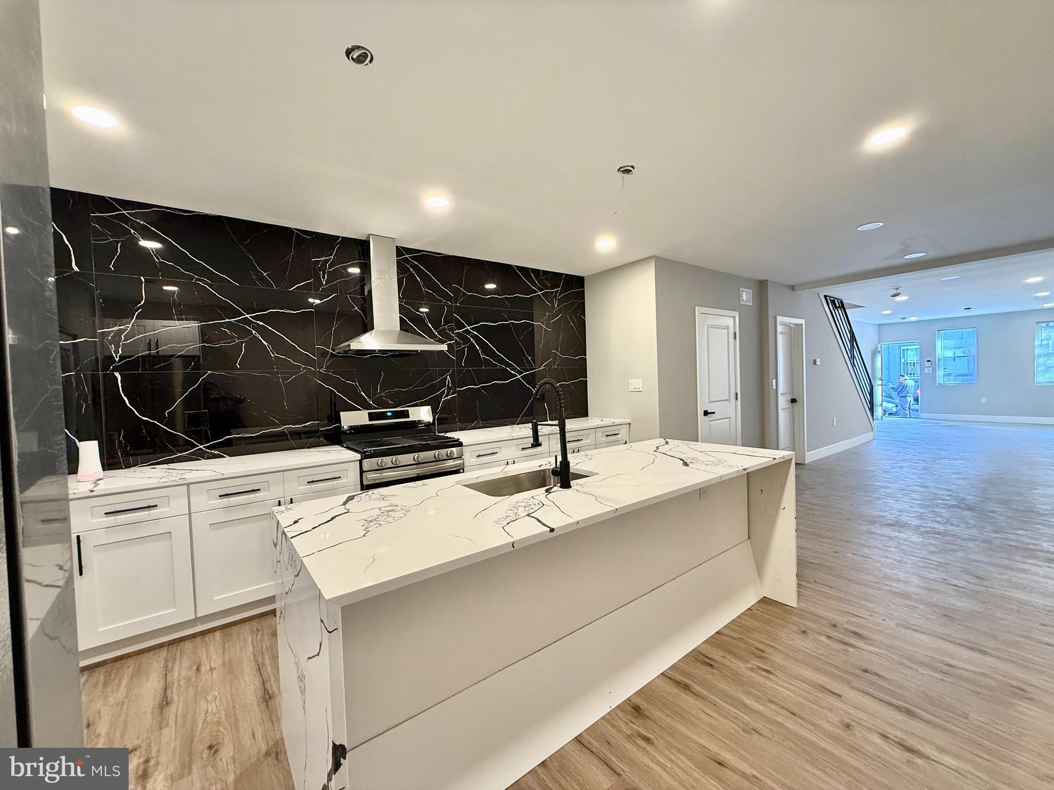 PORT RICHMOND - Residential