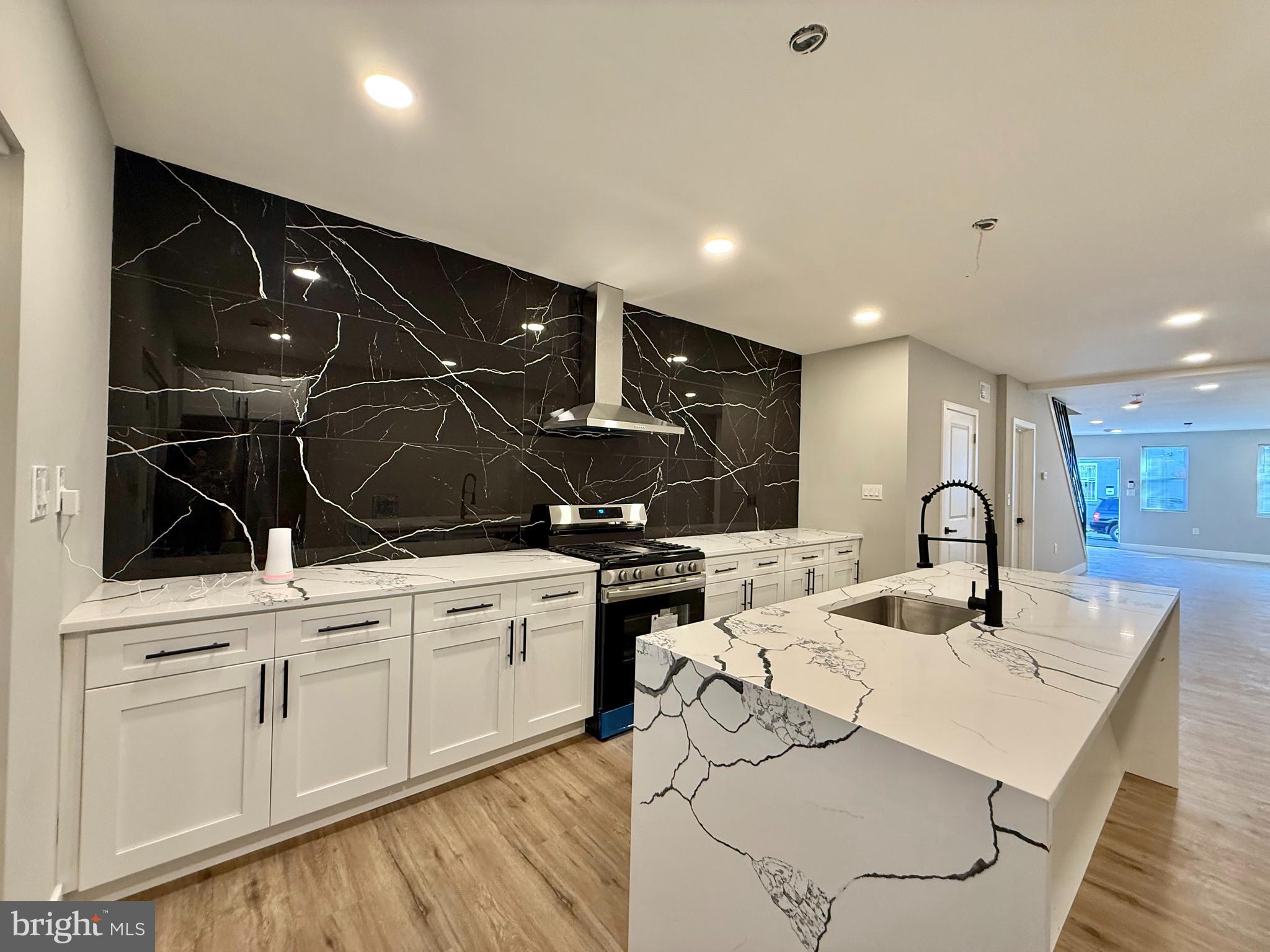 PORT RICHMOND - Residential