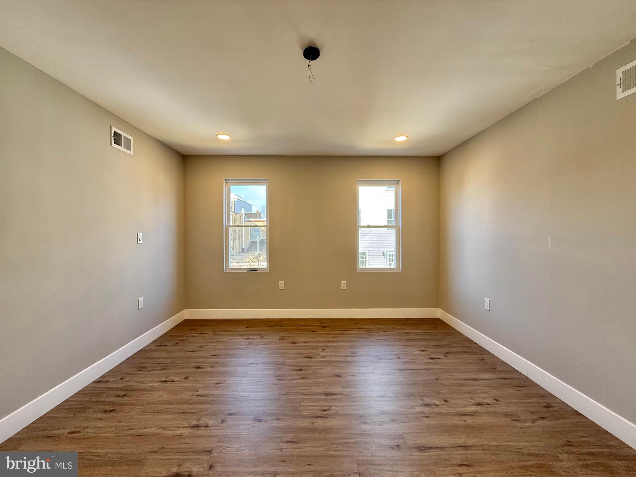 PORT RICHMOND - Residential