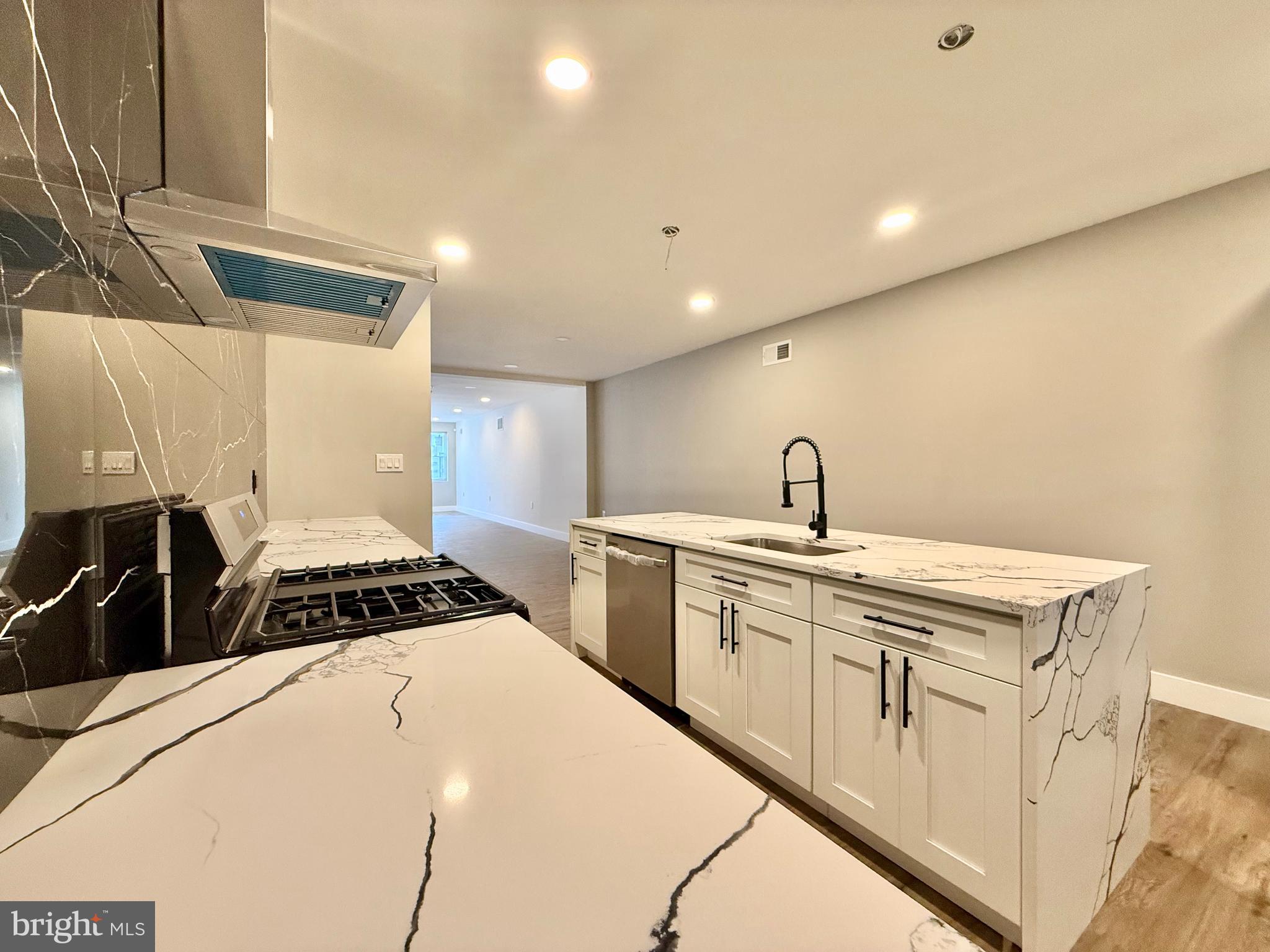 PORT RICHMOND - Residential