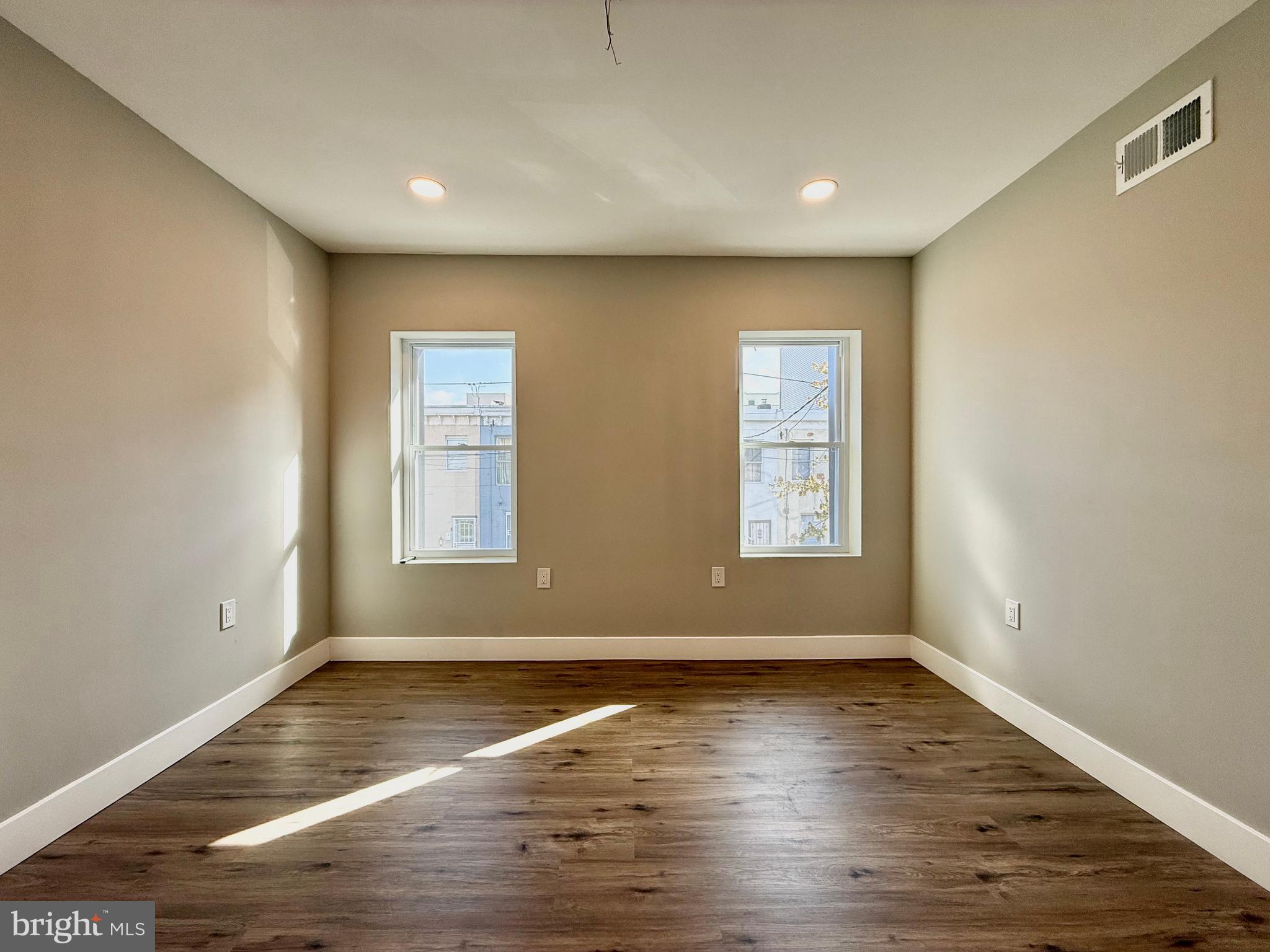 PORT RICHMOND - Residential