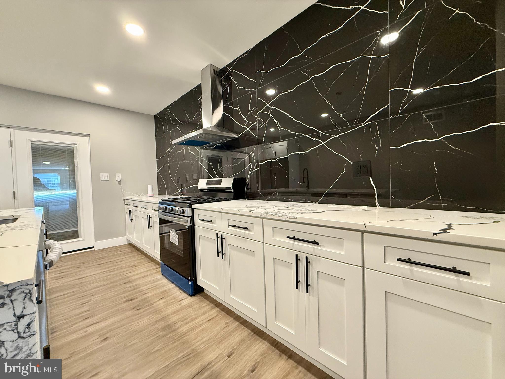 PORT RICHMOND - Residential