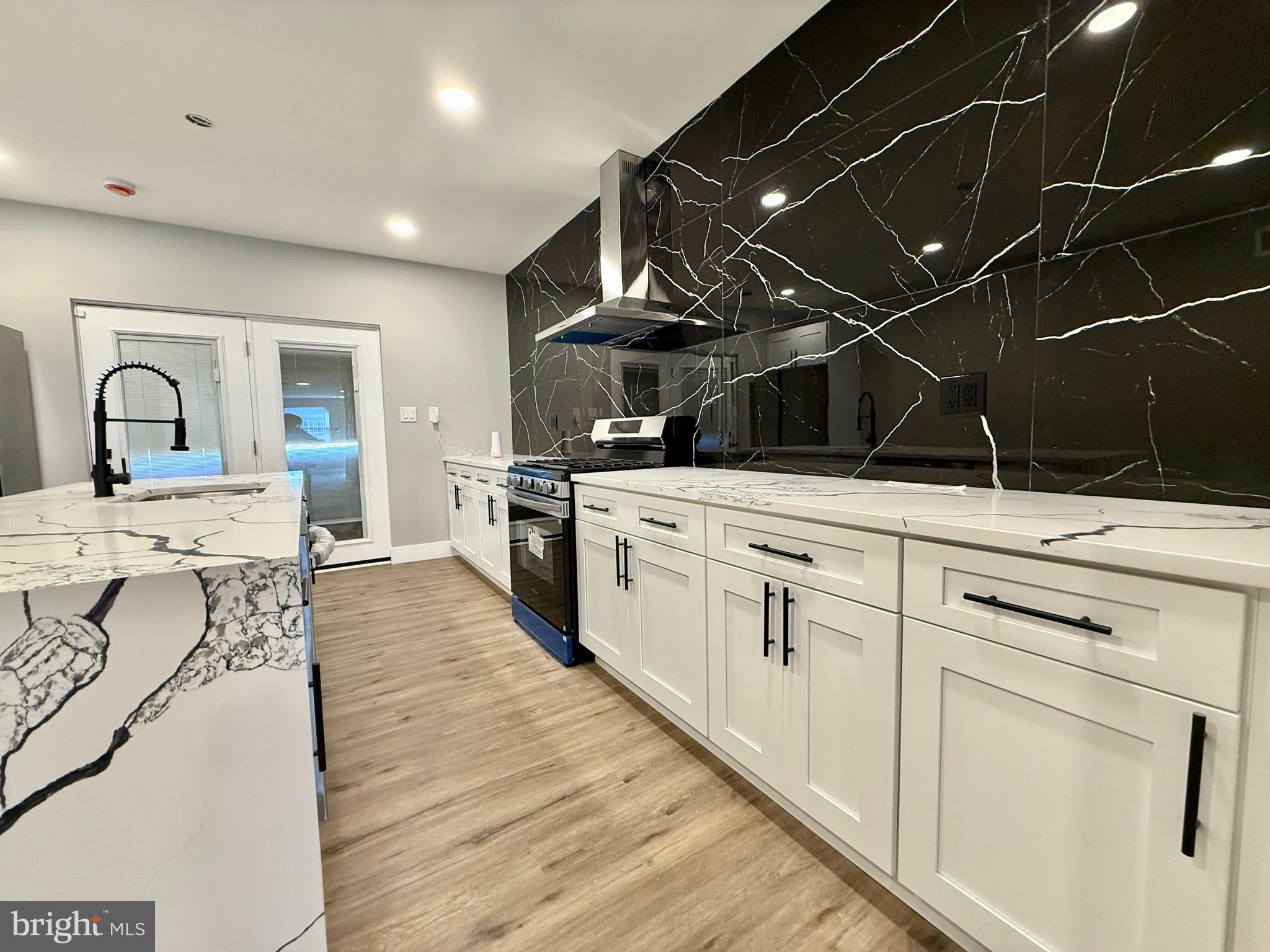 PORT RICHMOND - Residential