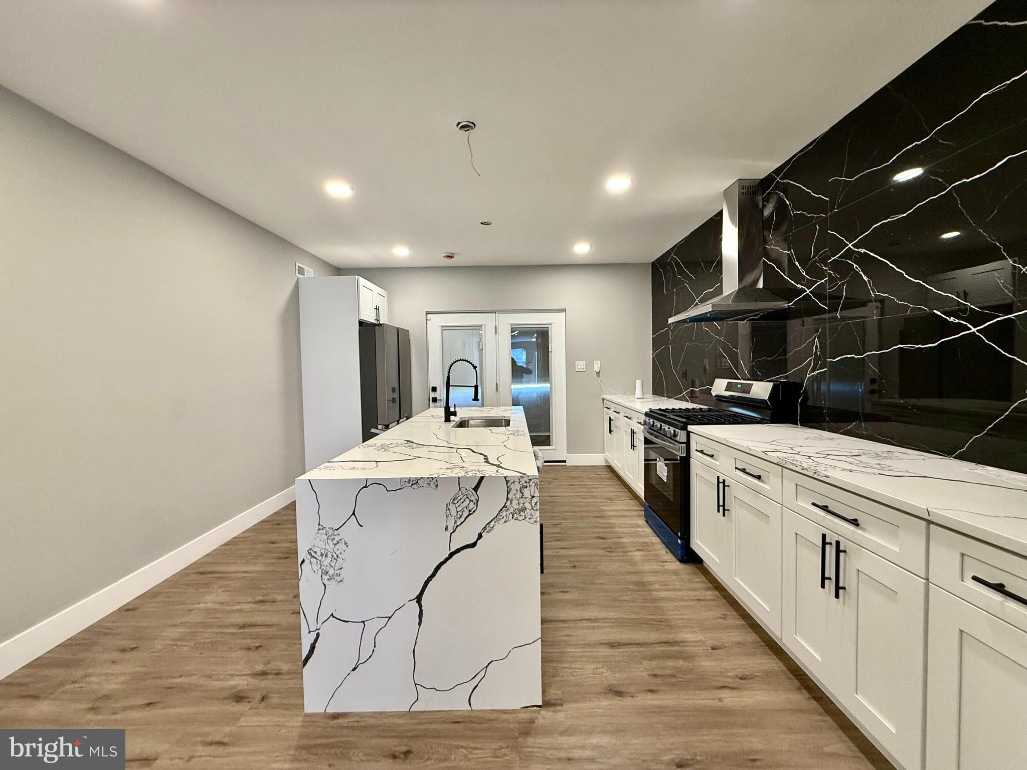 PORT RICHMOND - Residential