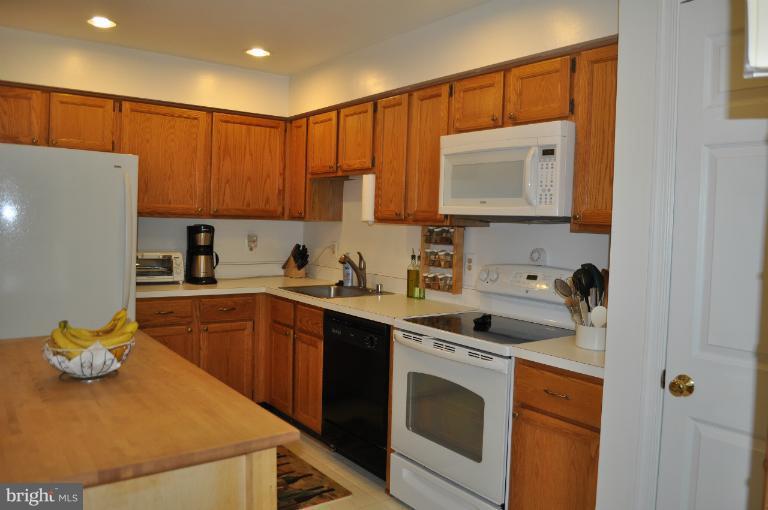 WOODED GLEN - Residential Lease