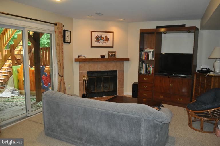 WOODED GLEN - Residential Lease