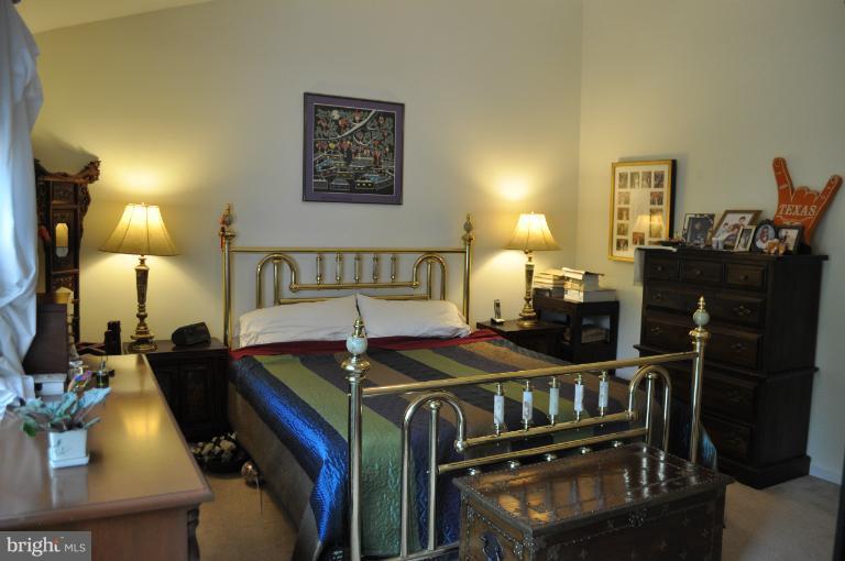 WOODED GLEN - Residential Lease