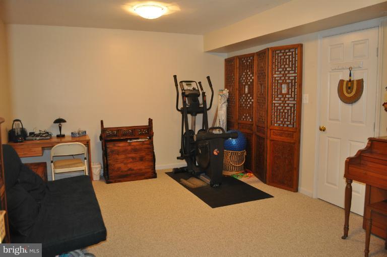 WOODED GLEN - Residential Lease