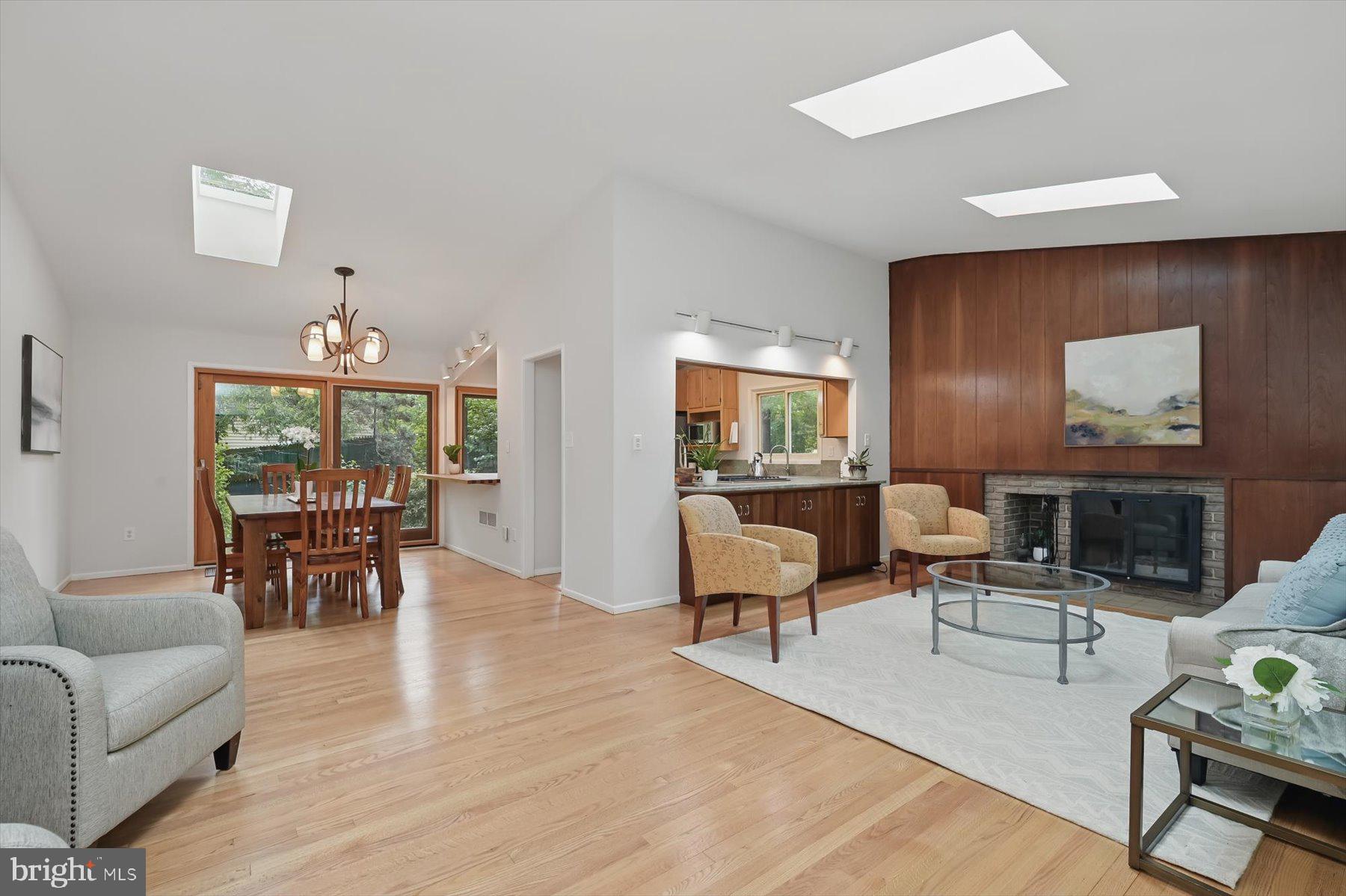 CARDEROCK SPRINGS - Residential