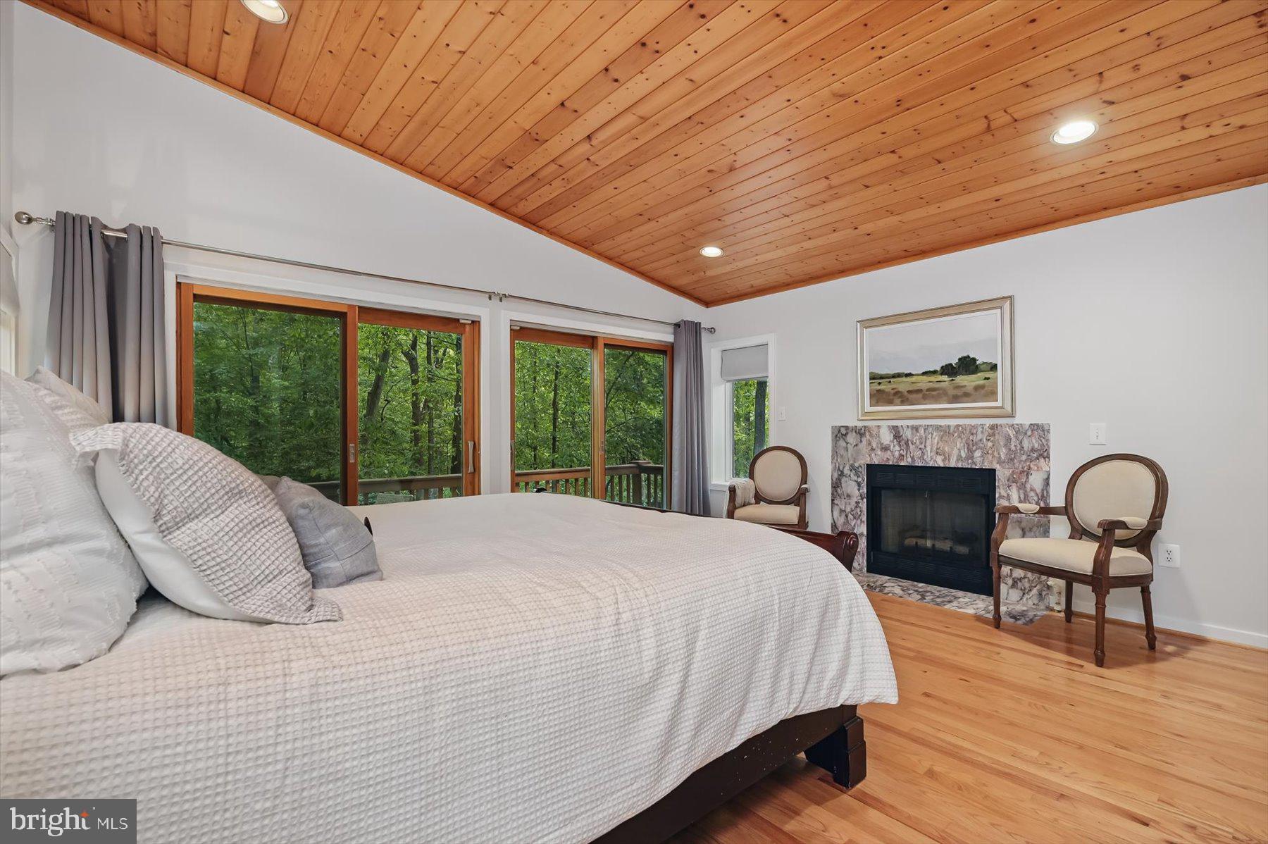 CARDEROCK SPRINGS - Residential