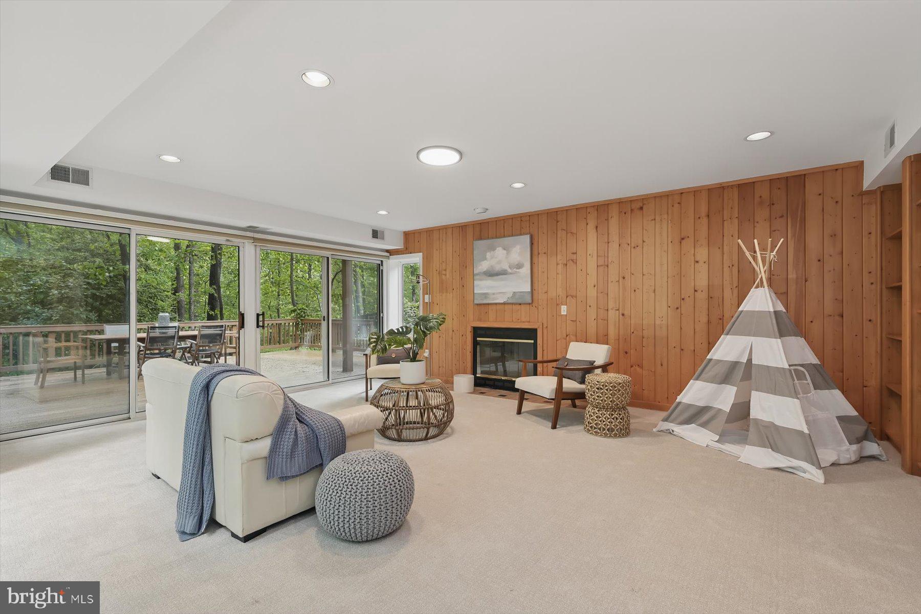 CARDEROCK SPRINGS - Residential