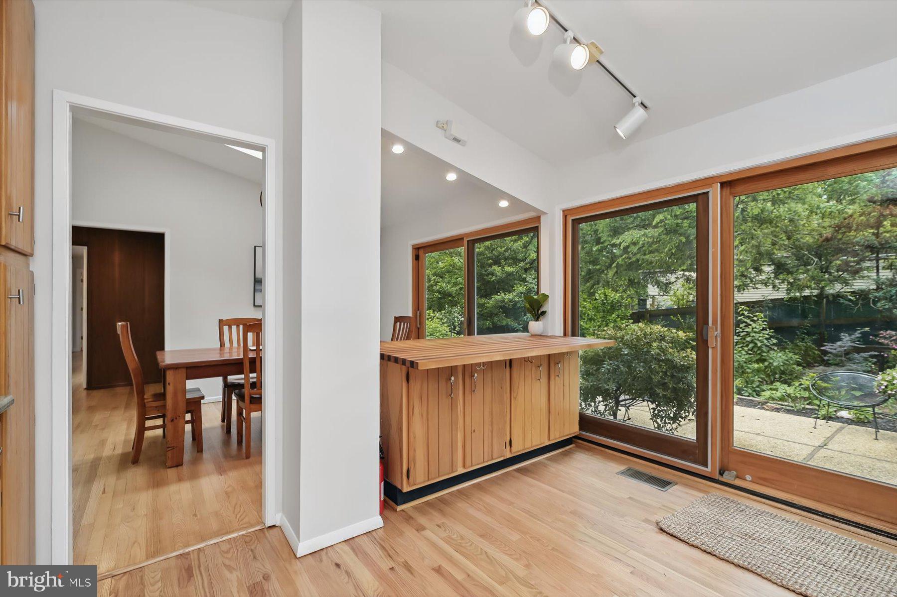 CARDEROCK SPRINGS - Residential