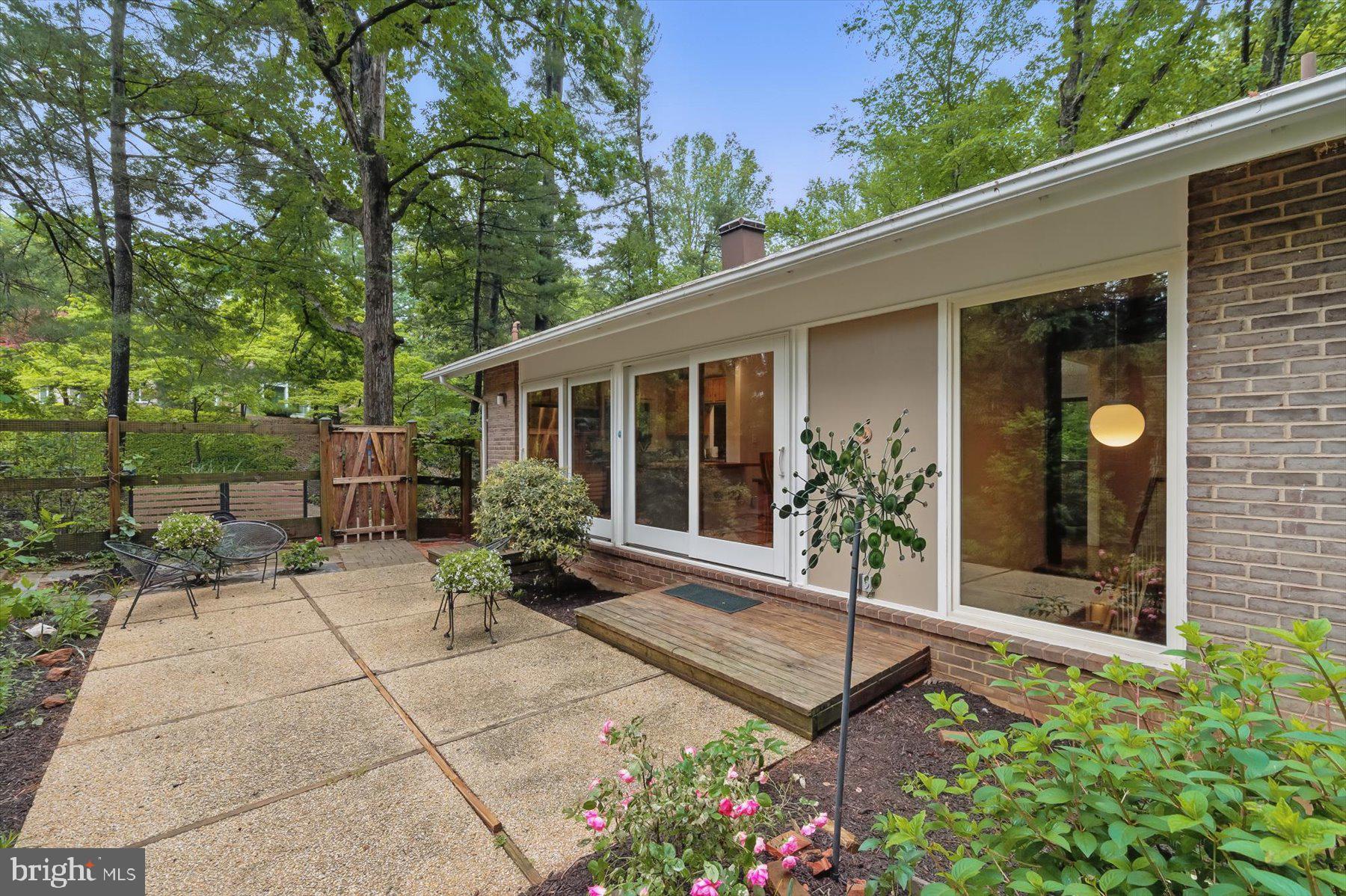 CARDEROCK SPRINGS - Residential