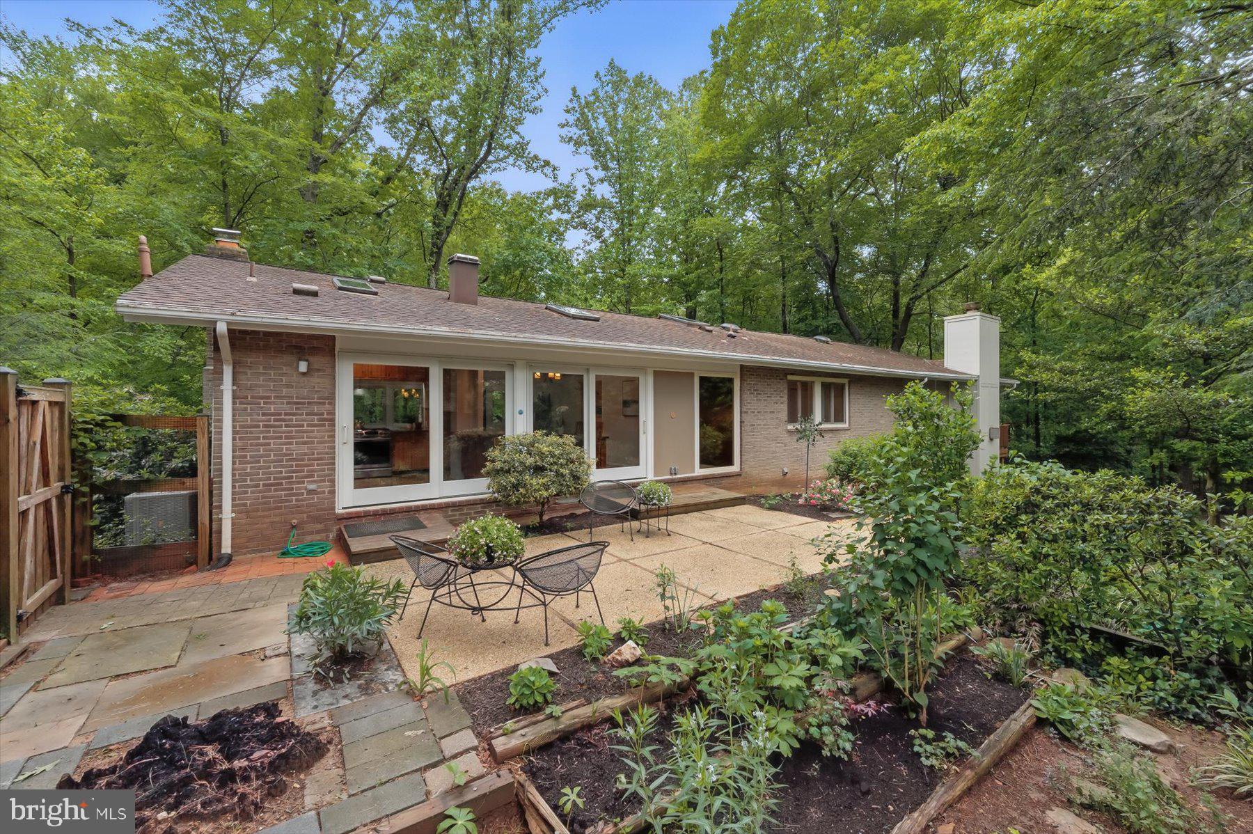 CARDEROCK SPRINGS - Residential