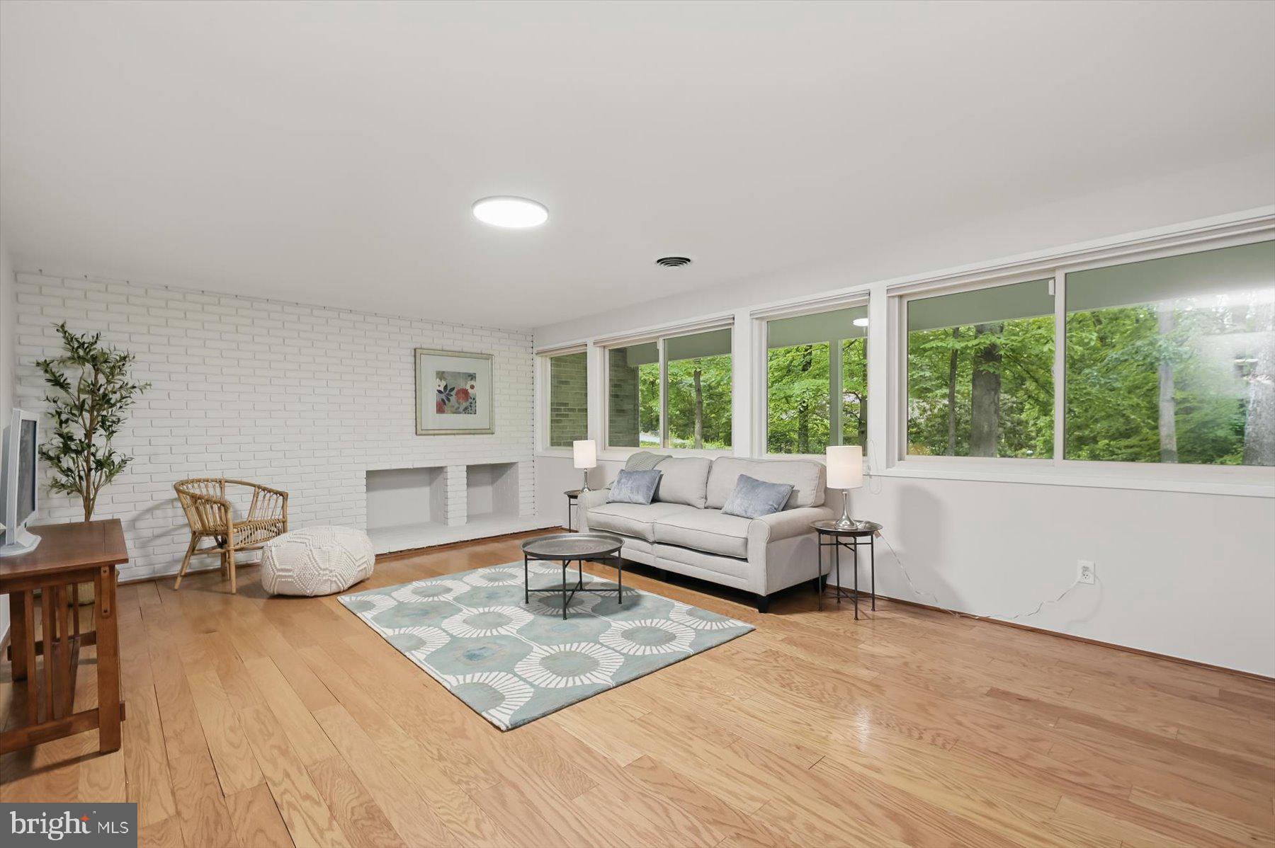 CARDEROCK SPRINGS - Residential