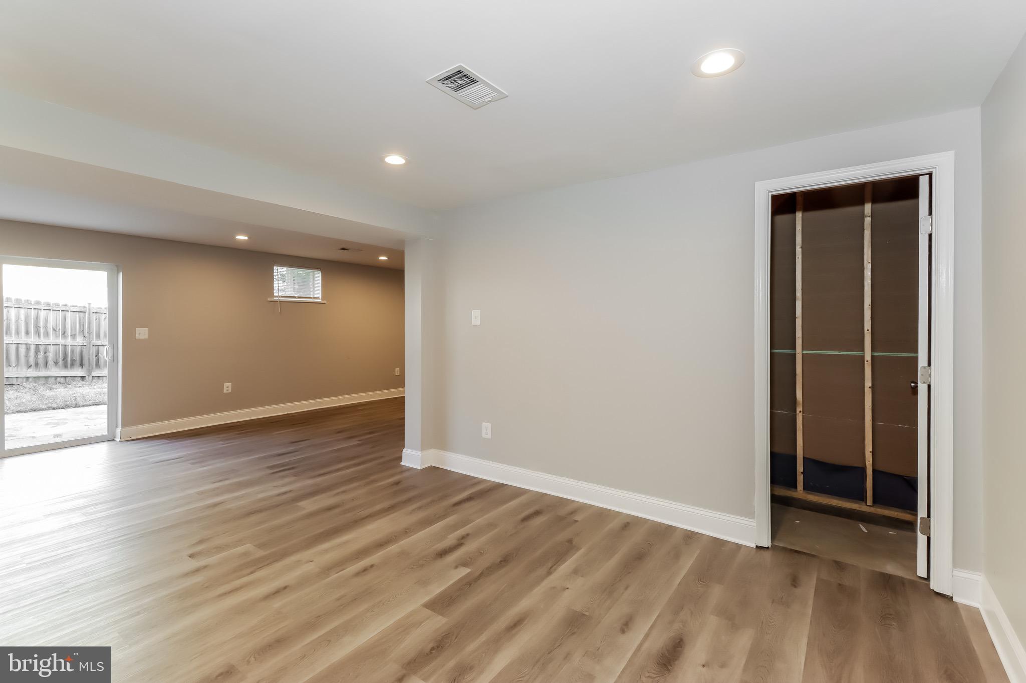 ESTONIAN ESTATES - Residential Lease