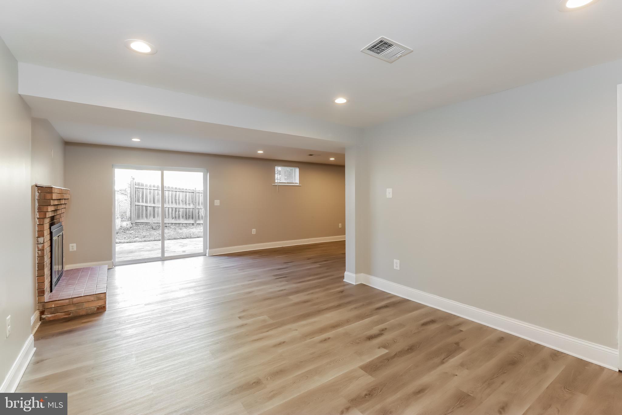 ESTONIAN ESTATES - Residential Lease