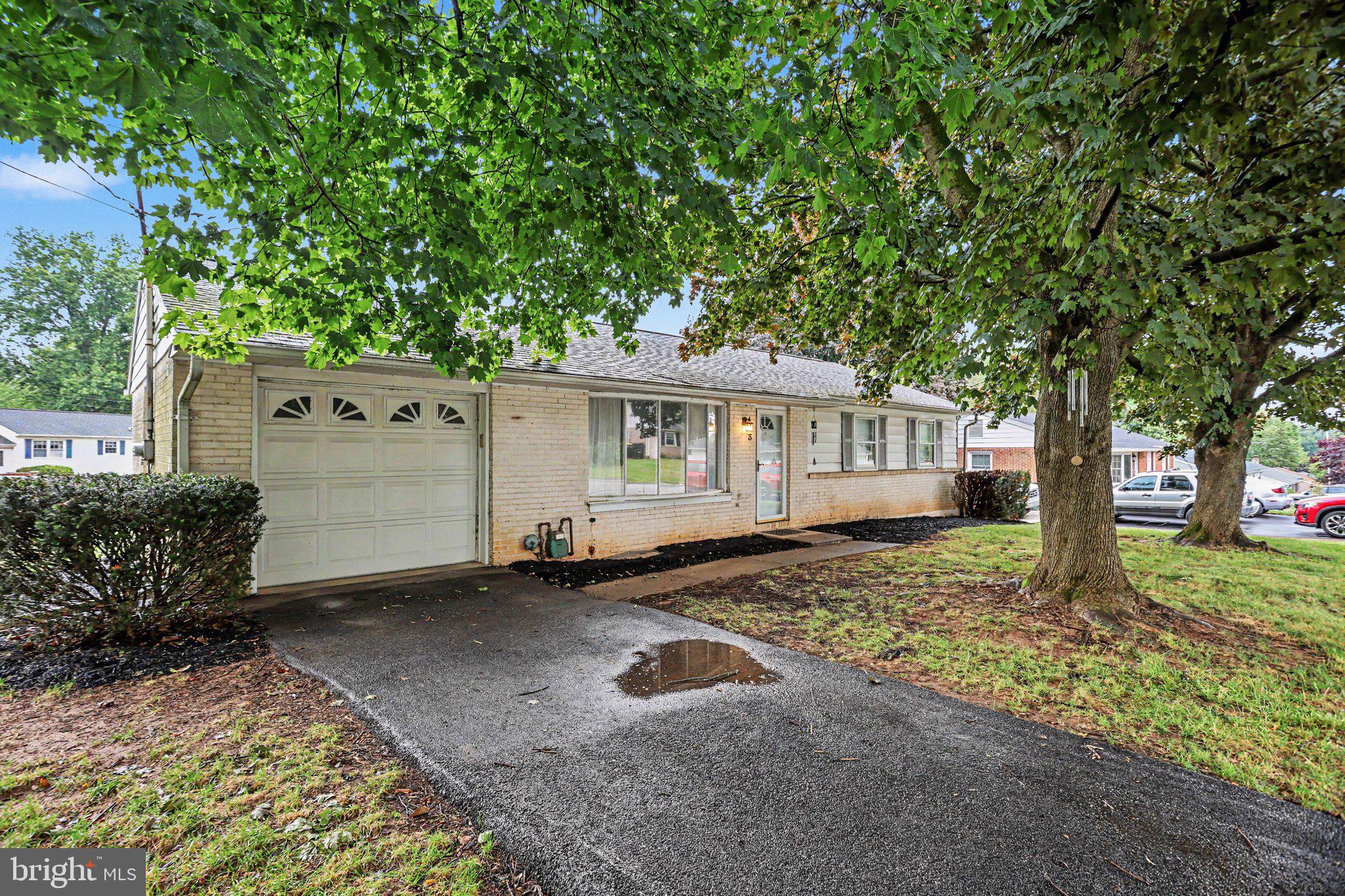 3 LEXINGTON DRIVE