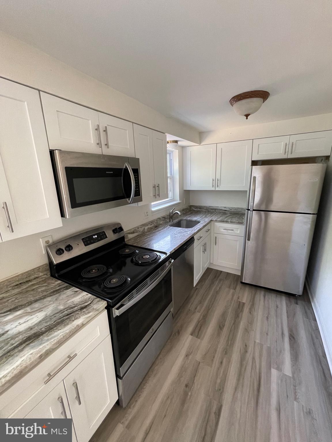 VAN DYKE MANOR - Residential