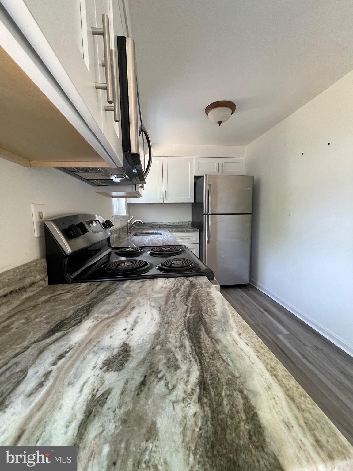 VAN DYKE MANOR - Residential