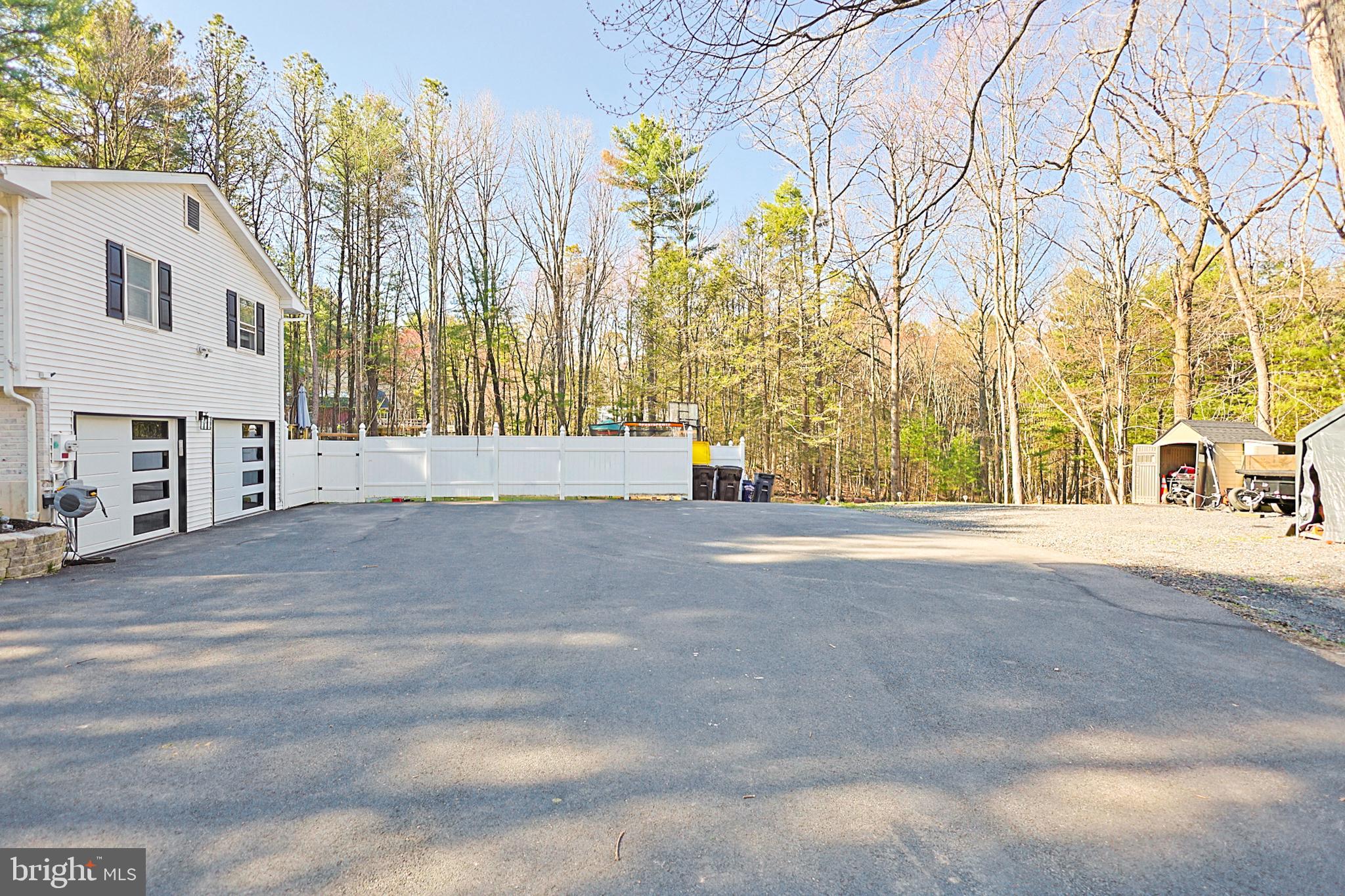 EVERGREEN LAKE - Residential