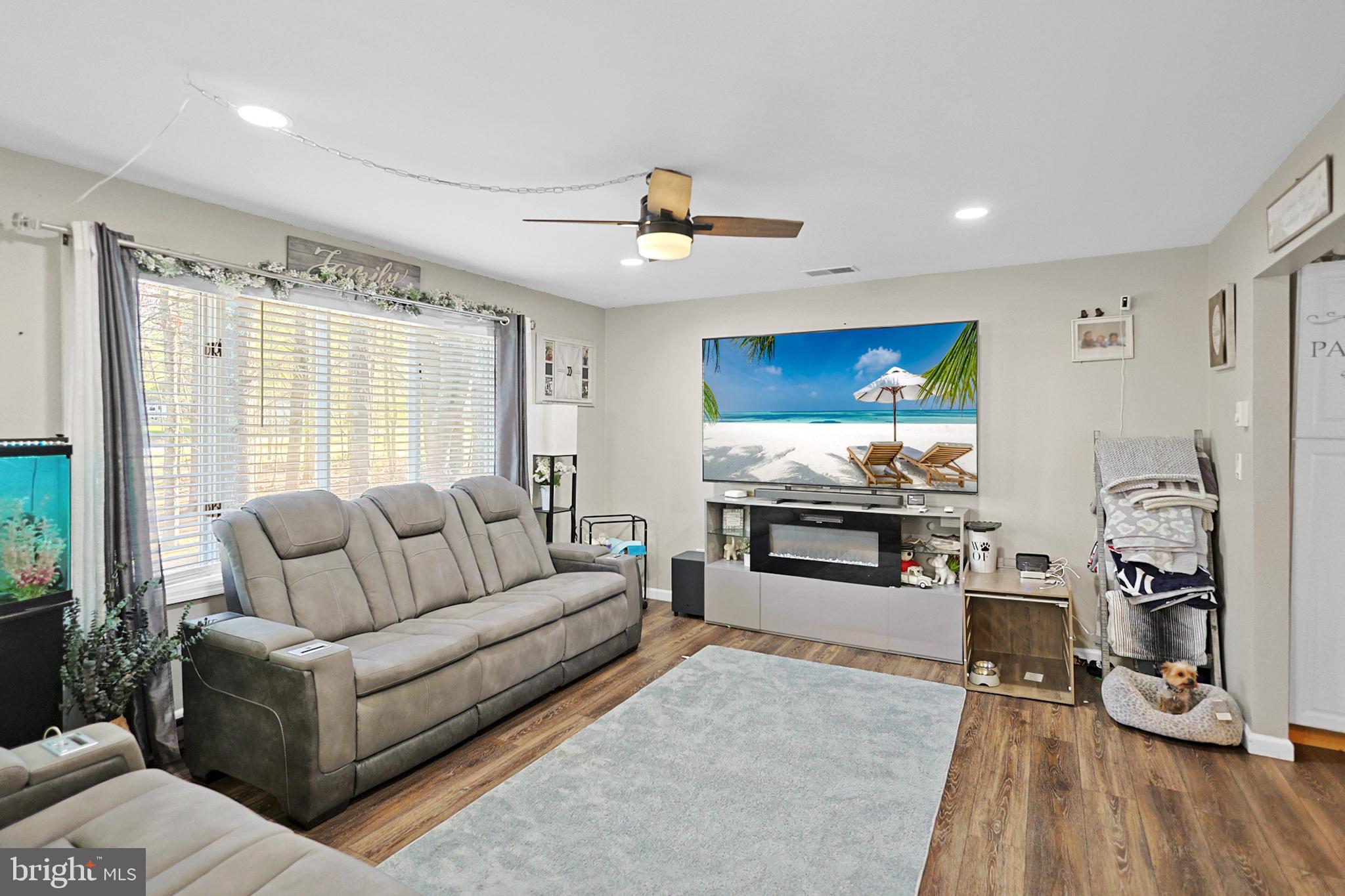 EVERGREEN LAKE - Residential