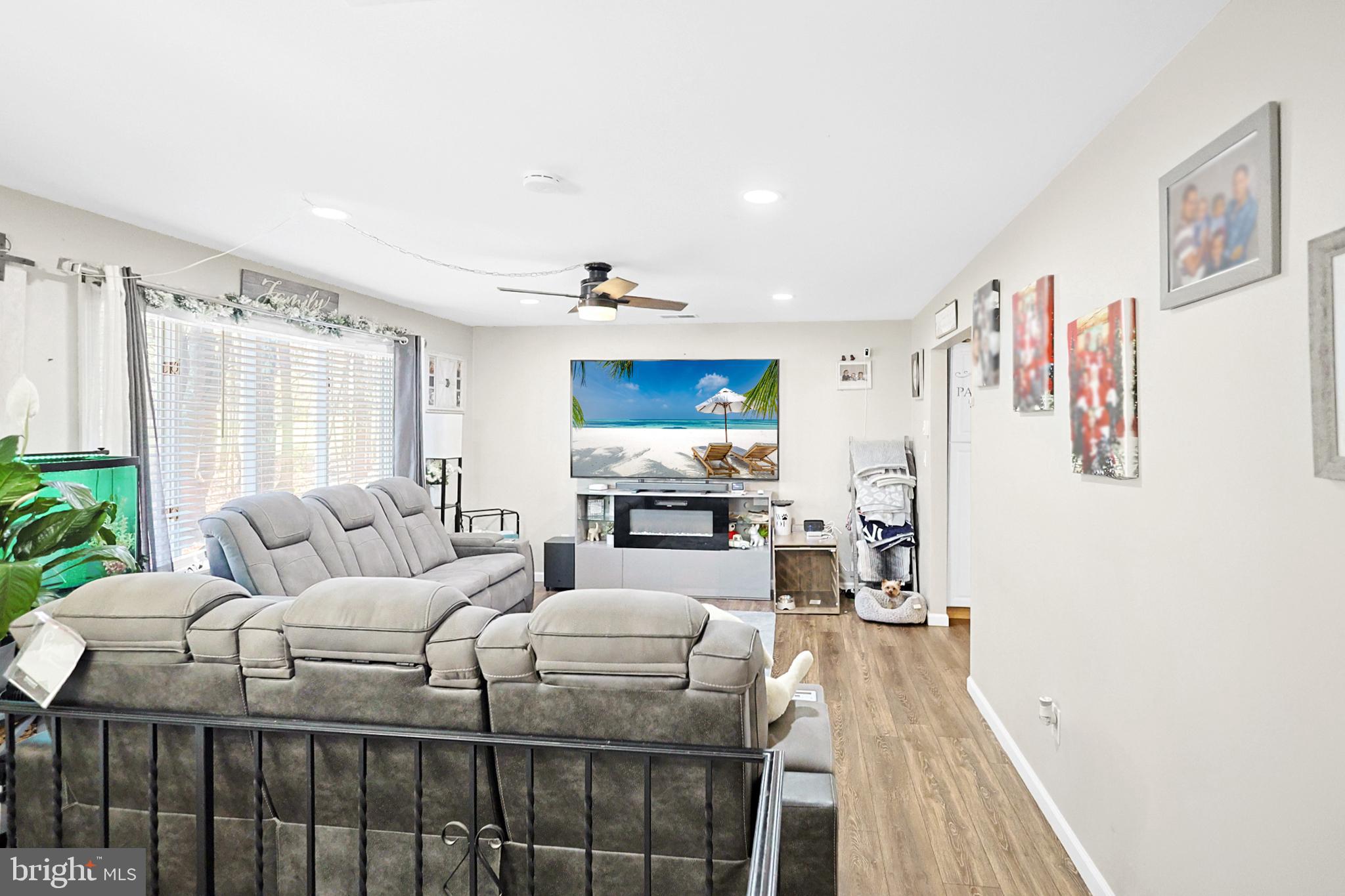 EVERGREEN LAKE - Residential