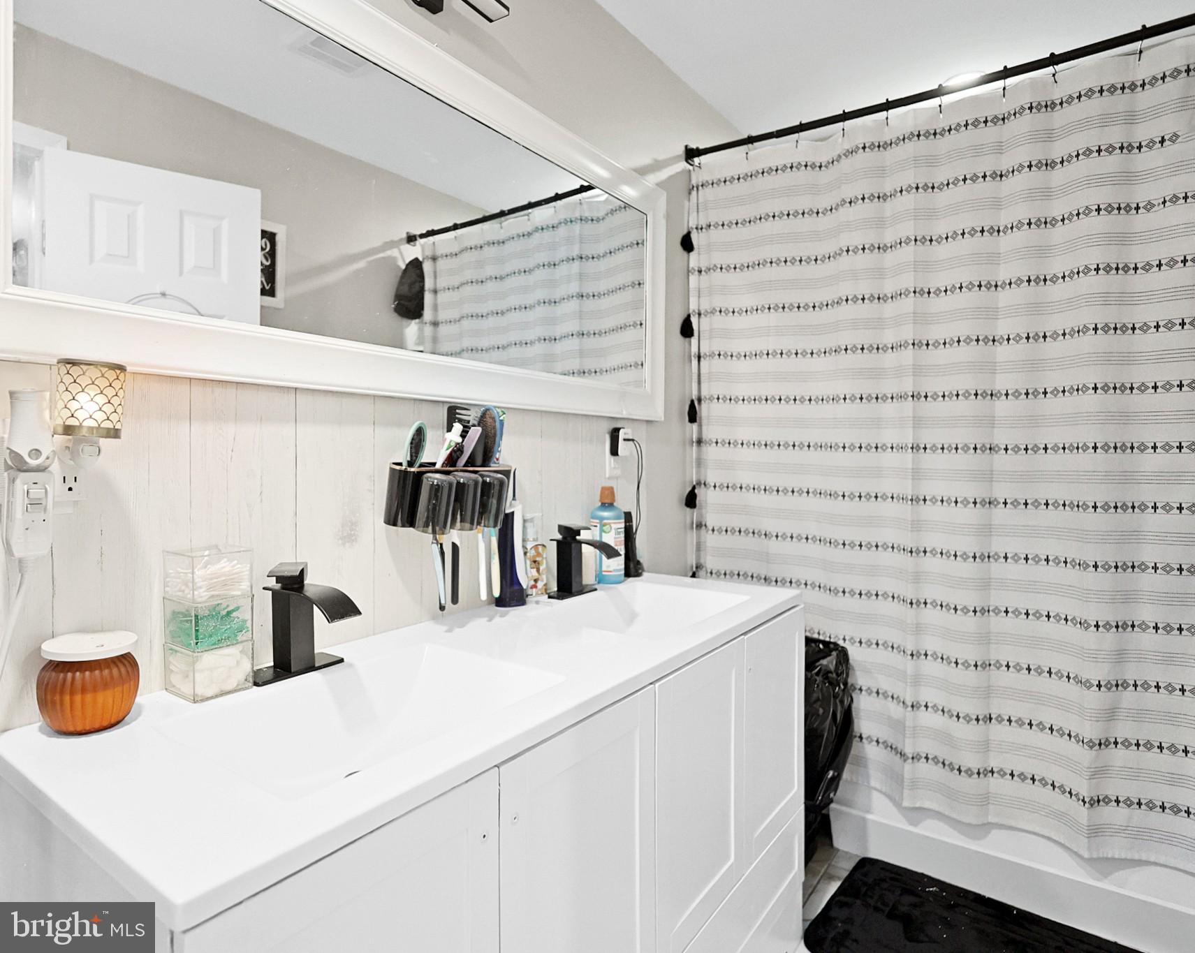 EVERGREEN LAKE - Residential