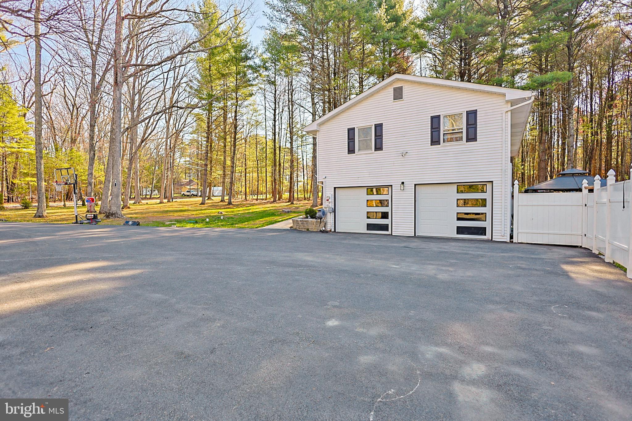 EVERGREEN LAKE - Residential