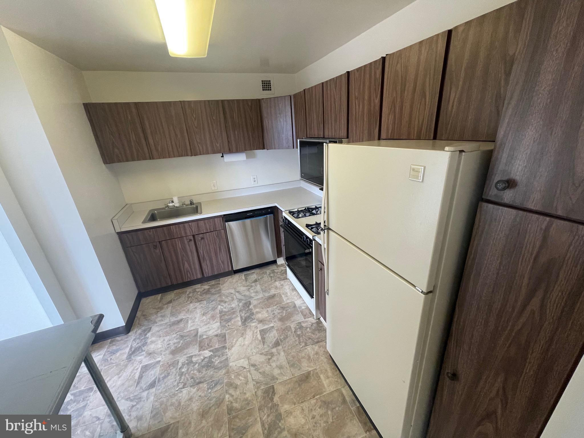 UNIVERSITY TOWERS CODM - Residential