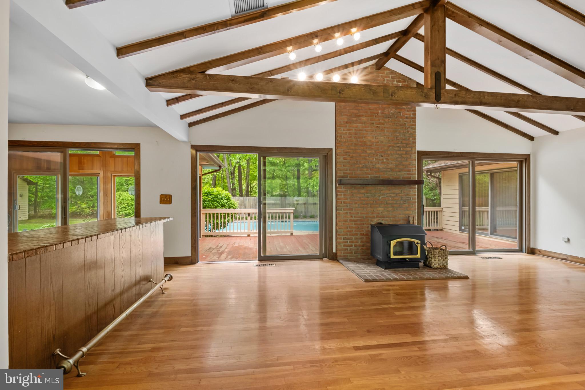 QUEEN ANNE WOODS - Residential