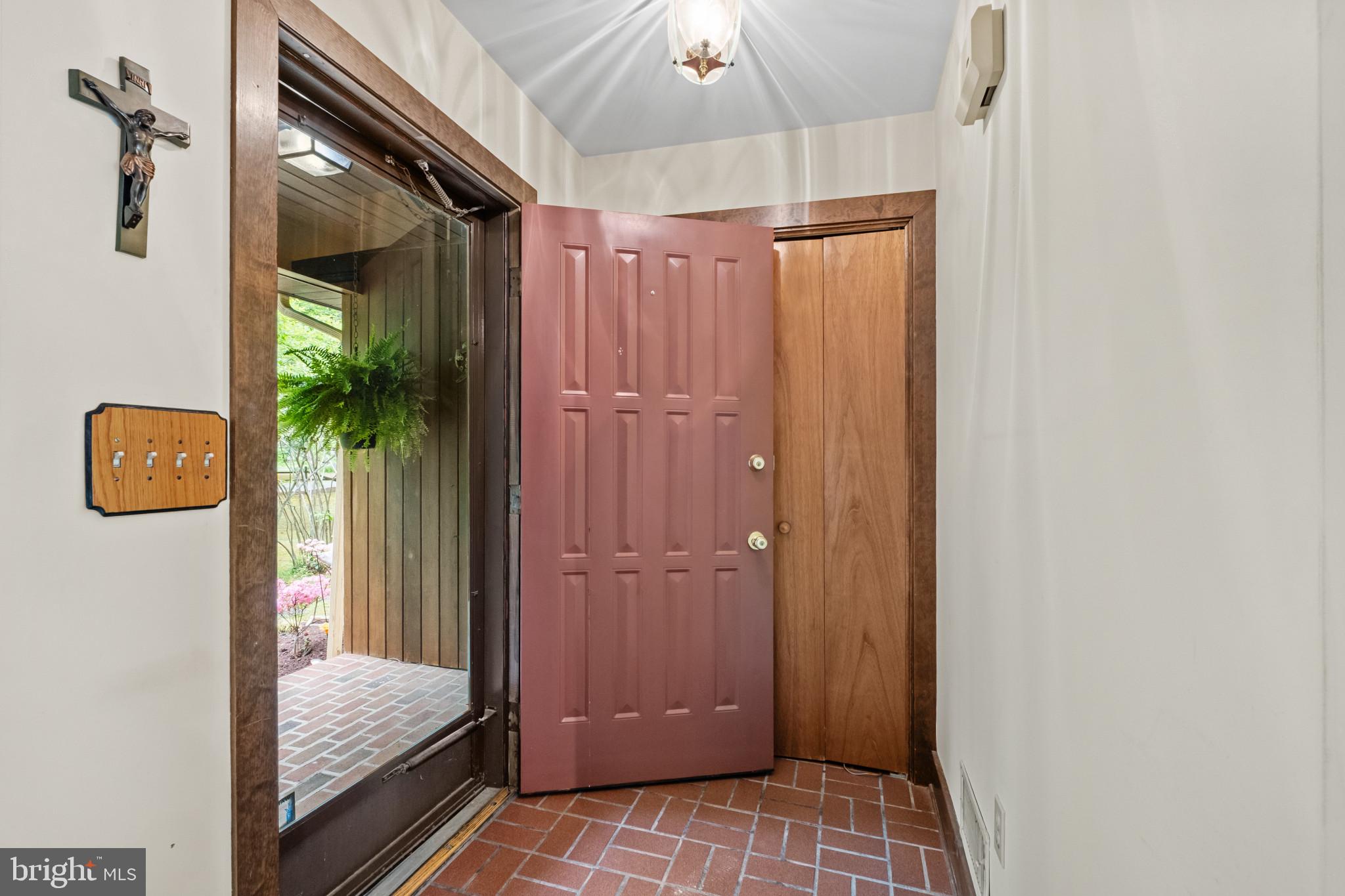 QUEEN ANNE WOODS - Residential