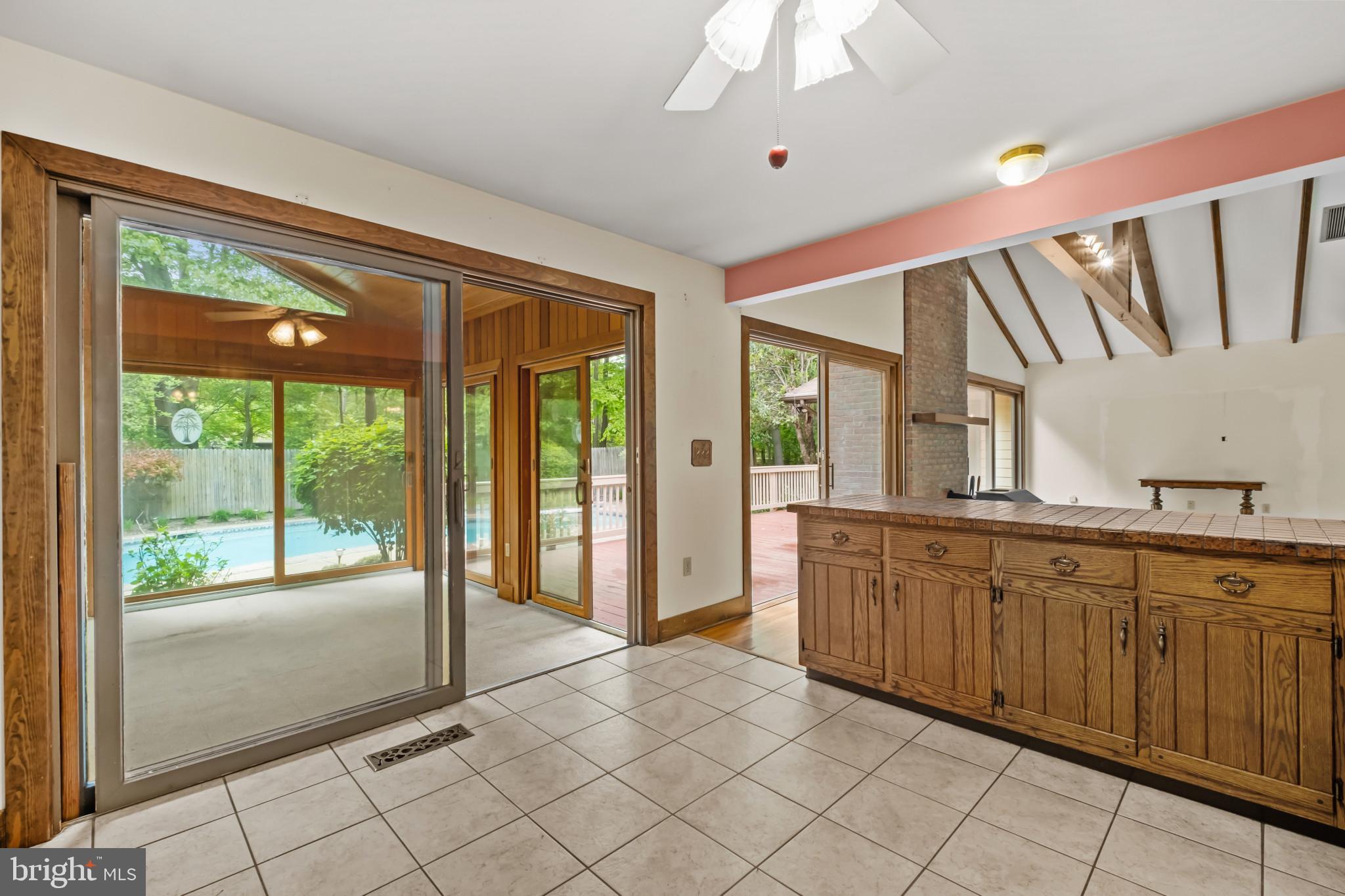 QUEEN ANNE WOODS - Residential