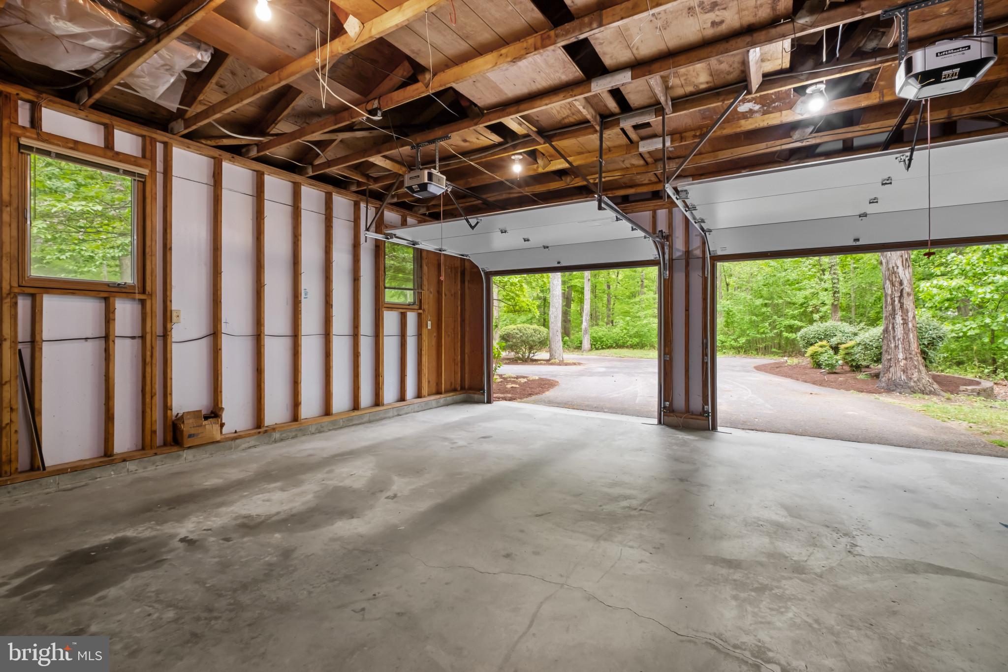 QUEEN ANNE WOODS - Residential