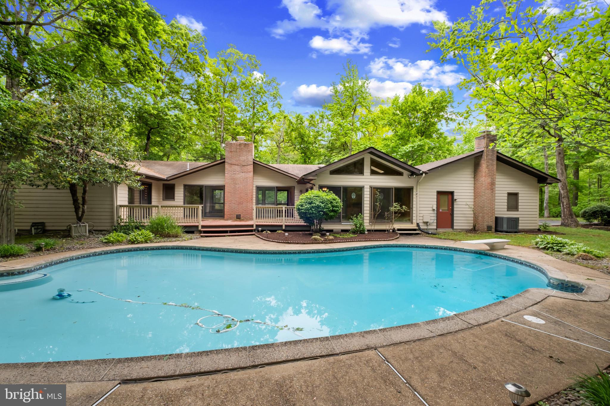 QUEEN ANNE WOODS - Residential