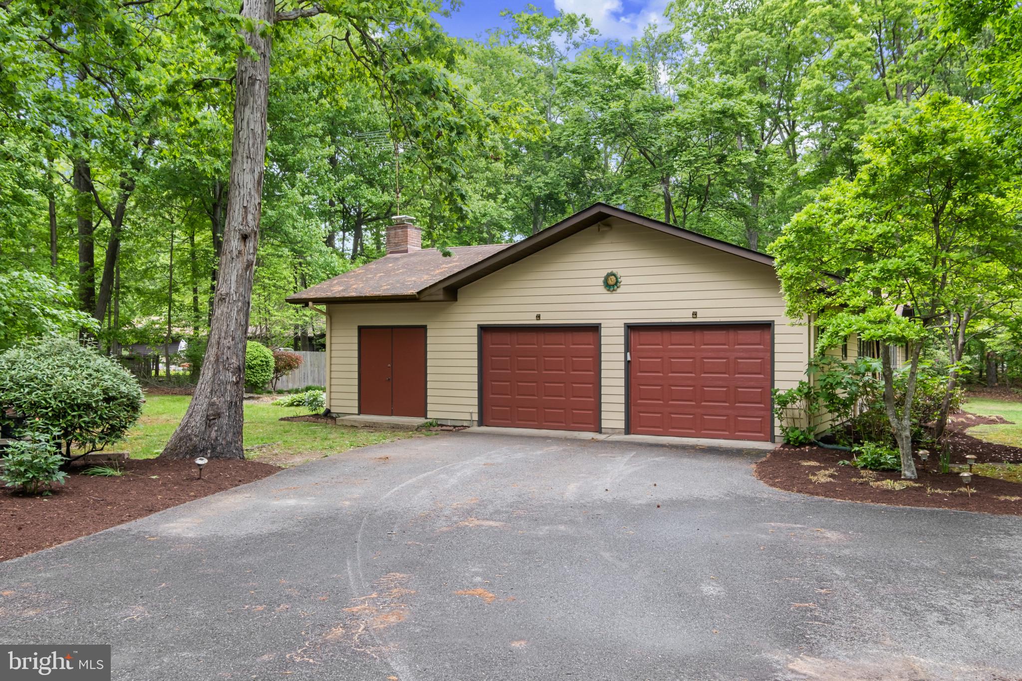 QUEEN ANNE WOODS - Residential