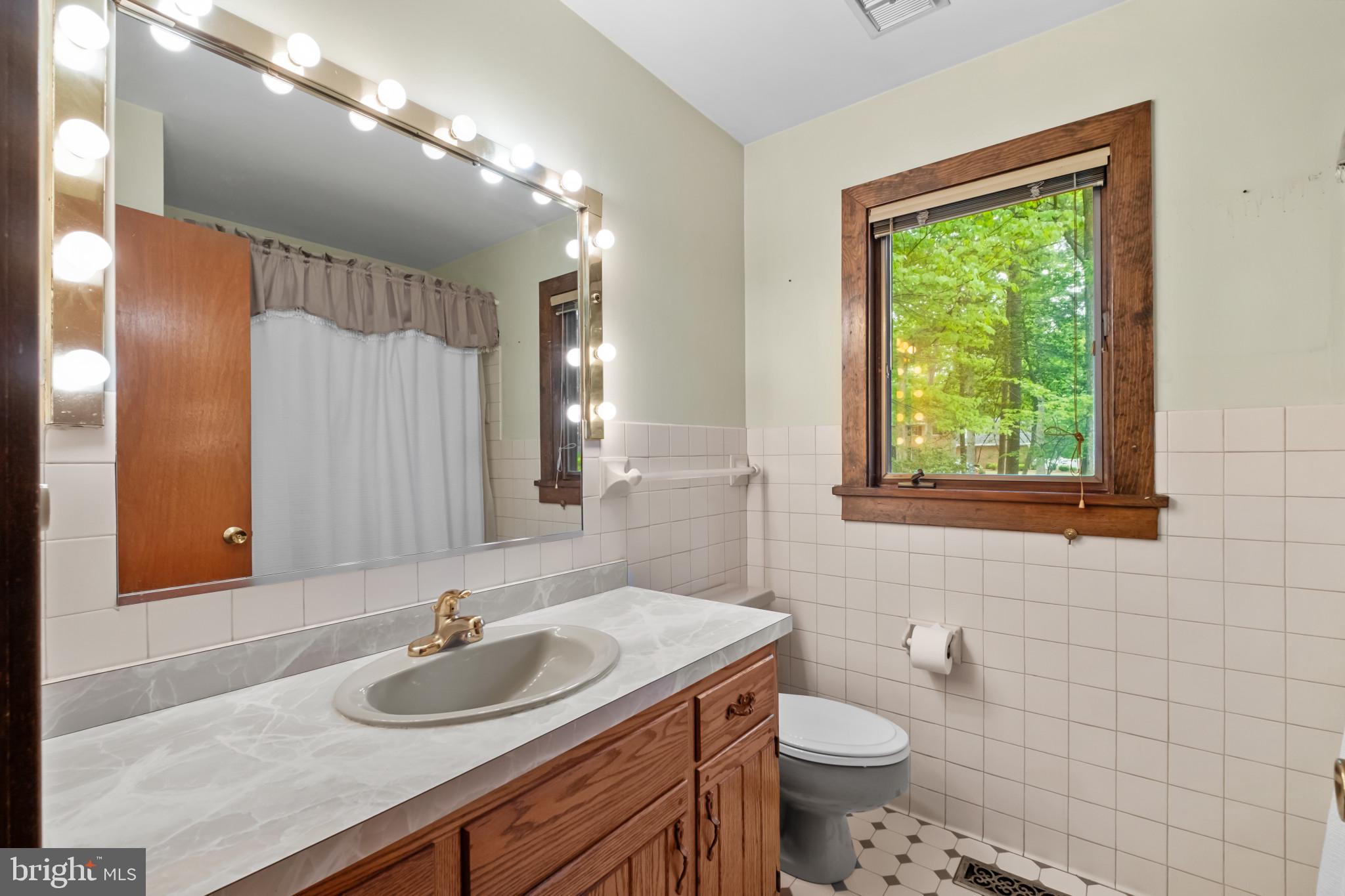 QUEEN ANNE WOODS - Residential