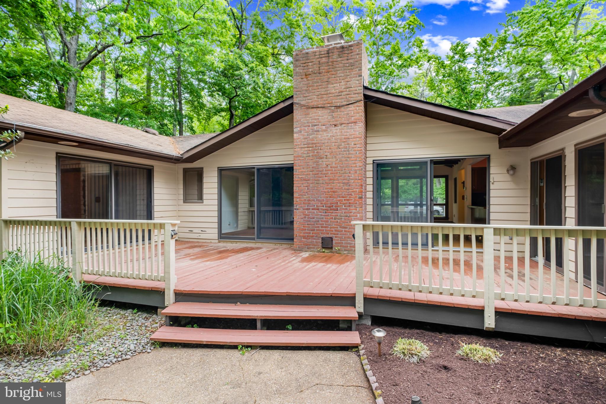 QUEEN ANNE WOODS - Residential