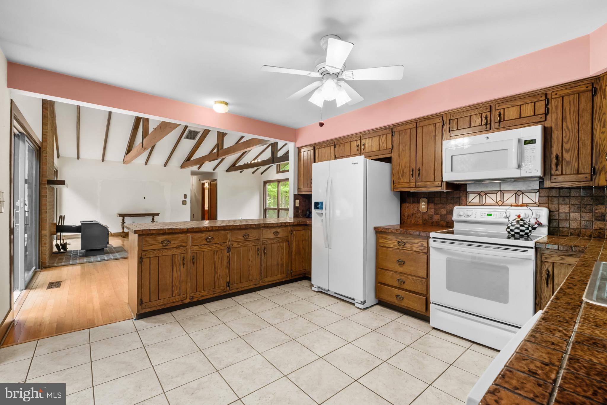 QUEEN ANNE WOODS - Residential