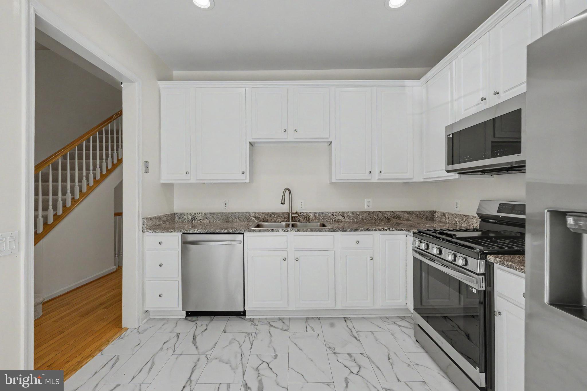 5438 SUMMER LEAF LANE