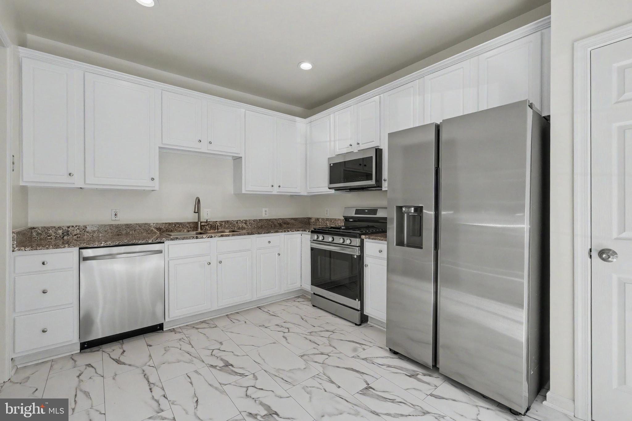 5438 SUMMER LEAF LANE