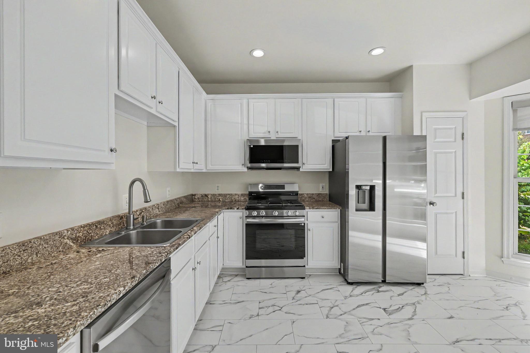 5438 SUMMER LEAF LANE